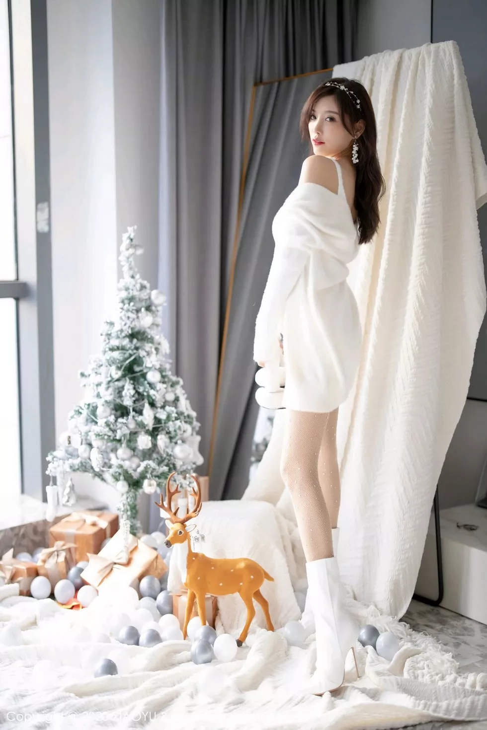 Xgyw.Org_[XiaoYu画语界]Vol.437_女神杨晨晨sugar圣诞主题白色绒毛内衣配白丝网袜诱惑写真74P