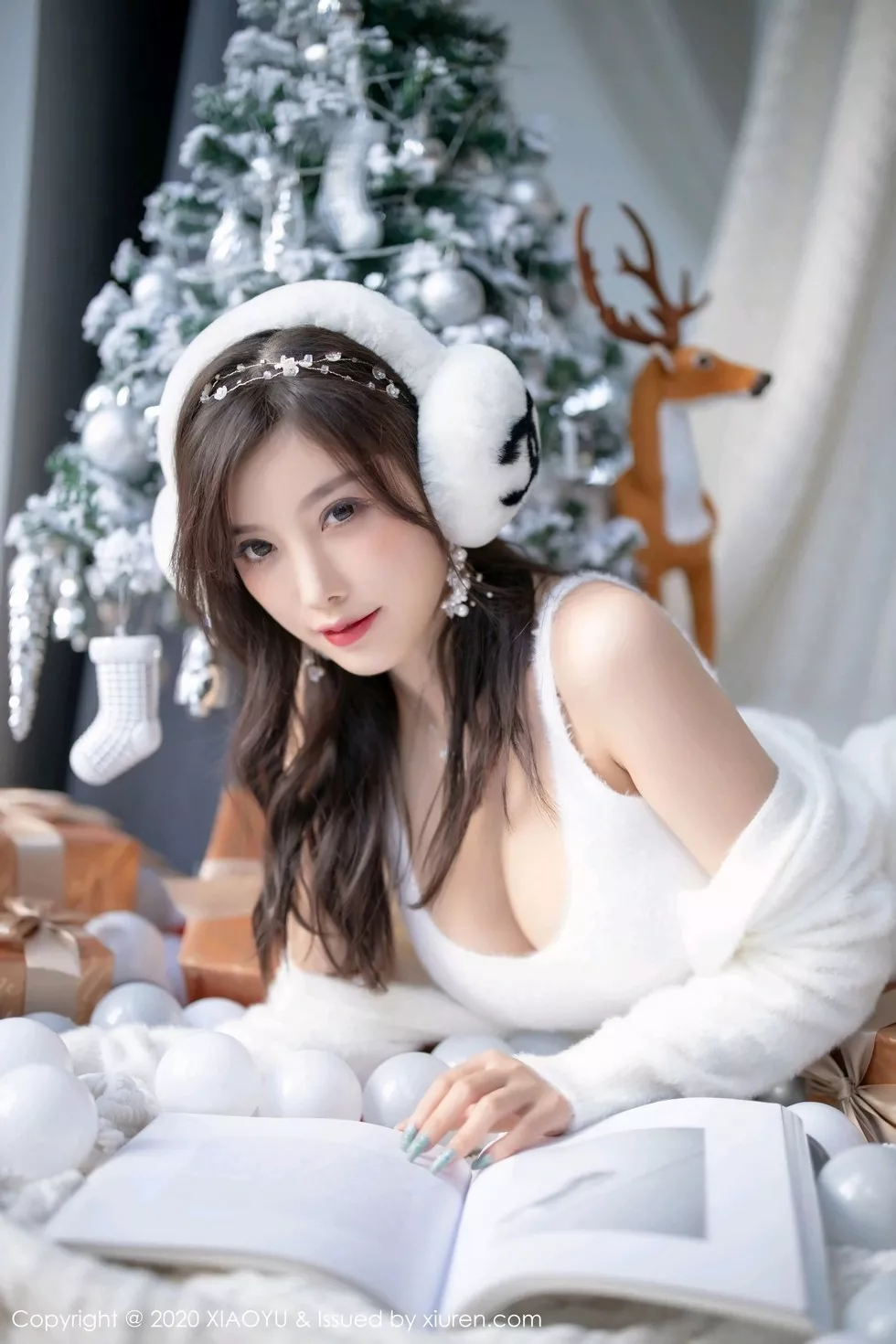 Xgyw.Org_[XiaoYu画语界]Vol.437_女神杨晨晨sugar圣诞主题白色绒毛内衣配白丝网袜诱惑写真74P