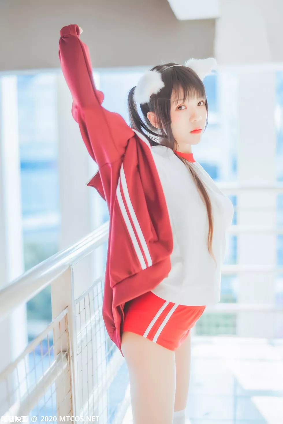 Xgyw.Org_[喵糖映画]Vol.308_红色体操服妹子健身房性感短裤配白丝袜秀美腿迷人写真44P