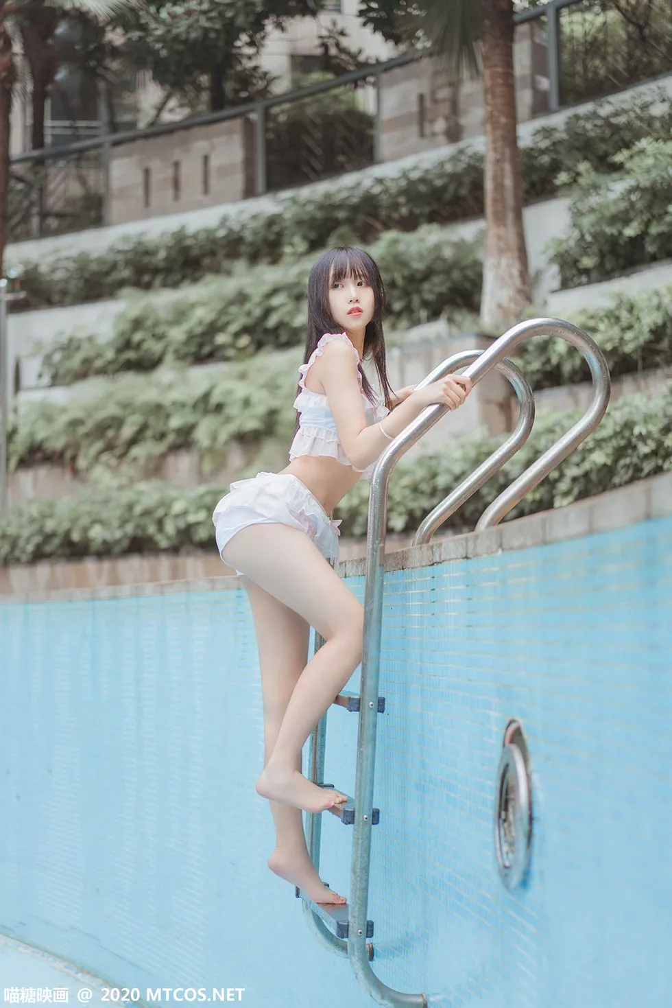 Xgyw.Org_[喵糖映画]Vol.312_泳池萌妹户外性感粉色比基尼秀白嫩肌肤迷人诱惑写真35P
