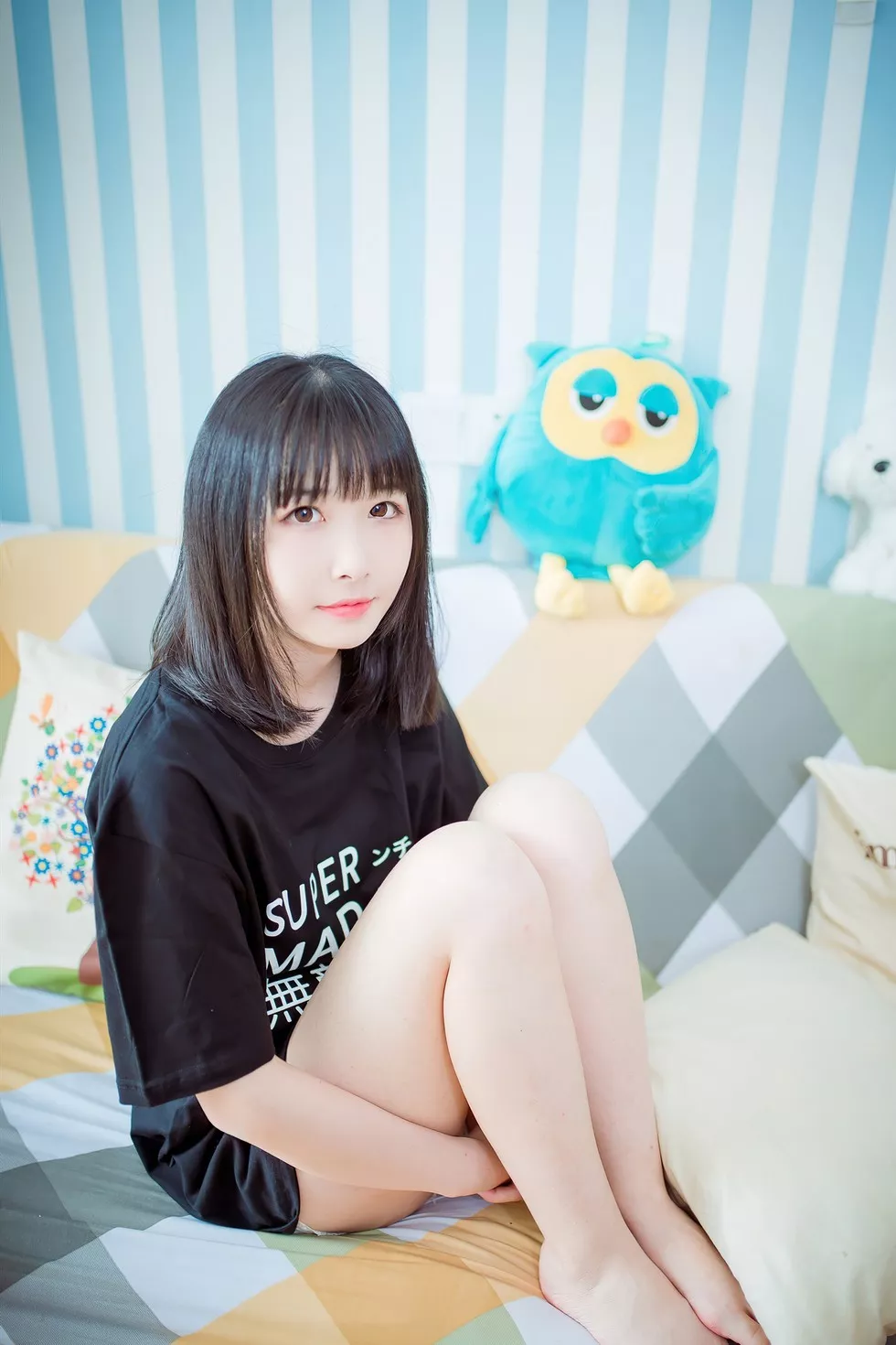 Xgyw.Org_[喵糖映画]Vol.311_居家美少女私房性感黑色短袖衫+白色睡衣秀美腿诱惑写真20P