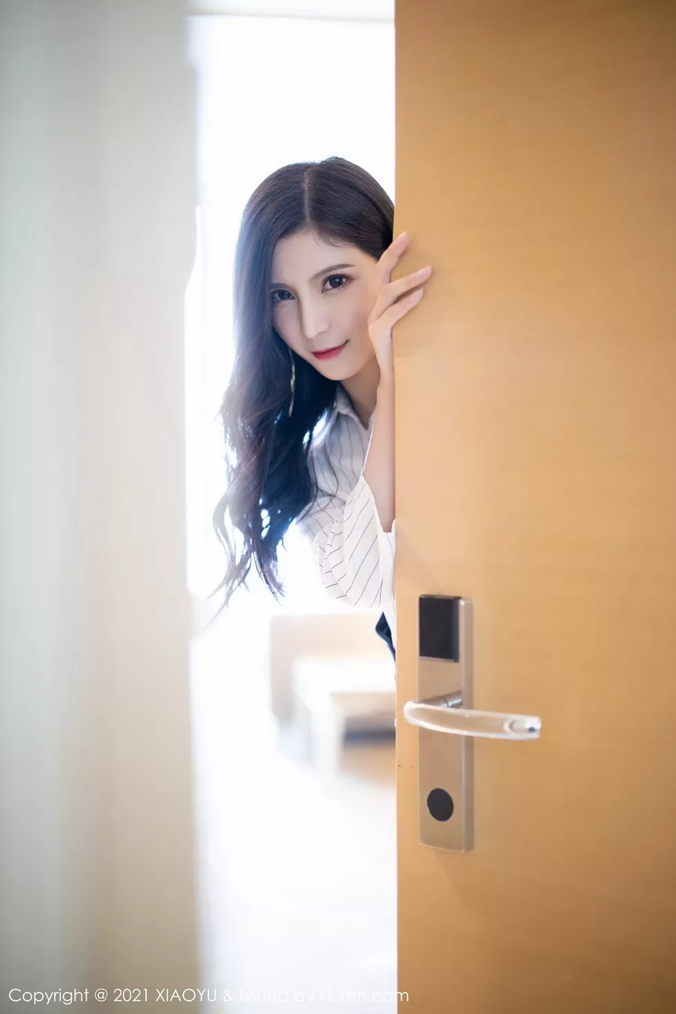 Xgyw.Org_[XiaoYu画语界]Vol.466_嫩模小蛮妖Yummy典雅职业制服配黑丝网袜撩人姿势诱惑写真55P