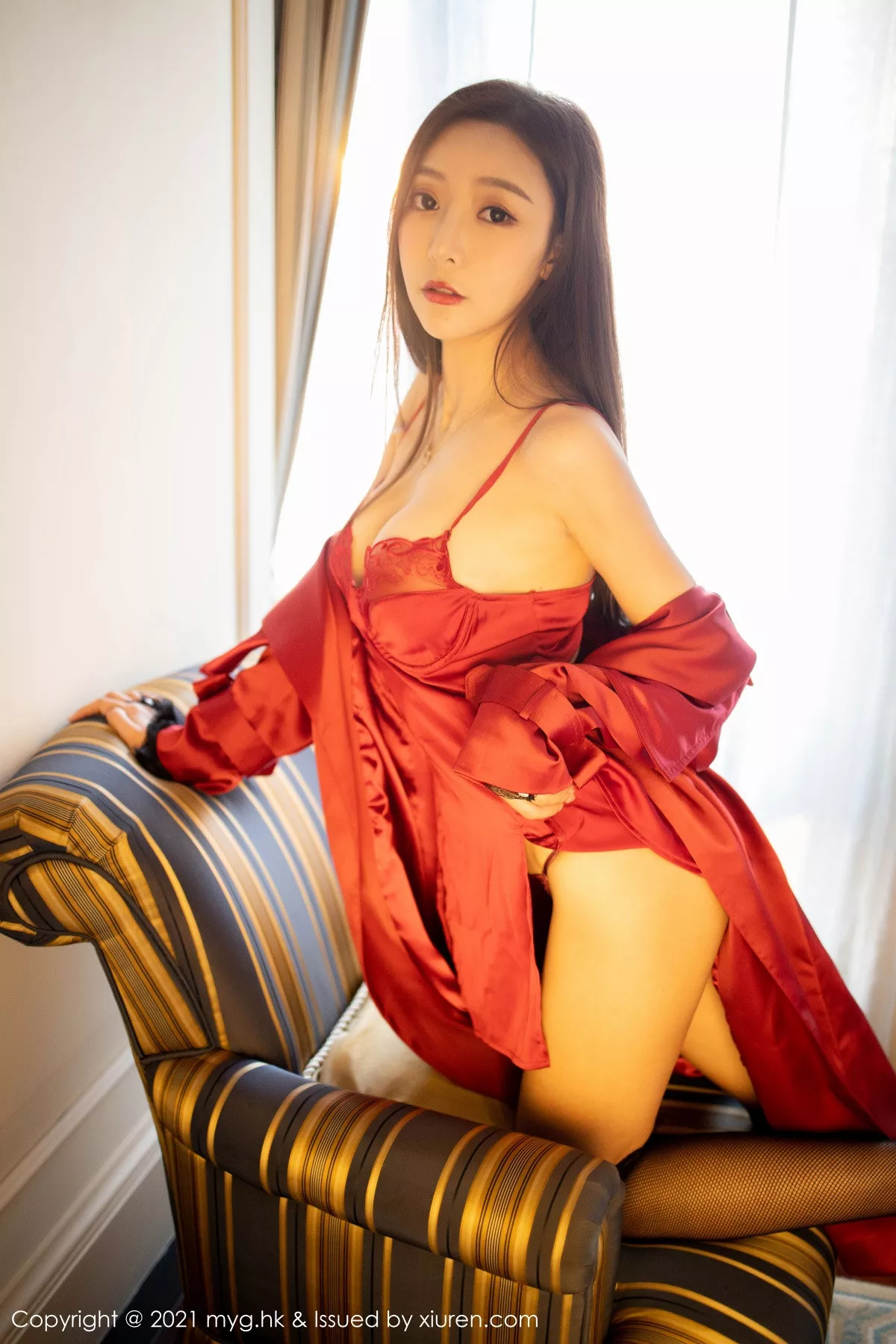 Xgyw.Org_[MyGirl美媛馆]Vol.496_女神王馨瑶yanni鲜红飒爽皮衣配黑丝网袜半脱露翘臀诱惑写真63P