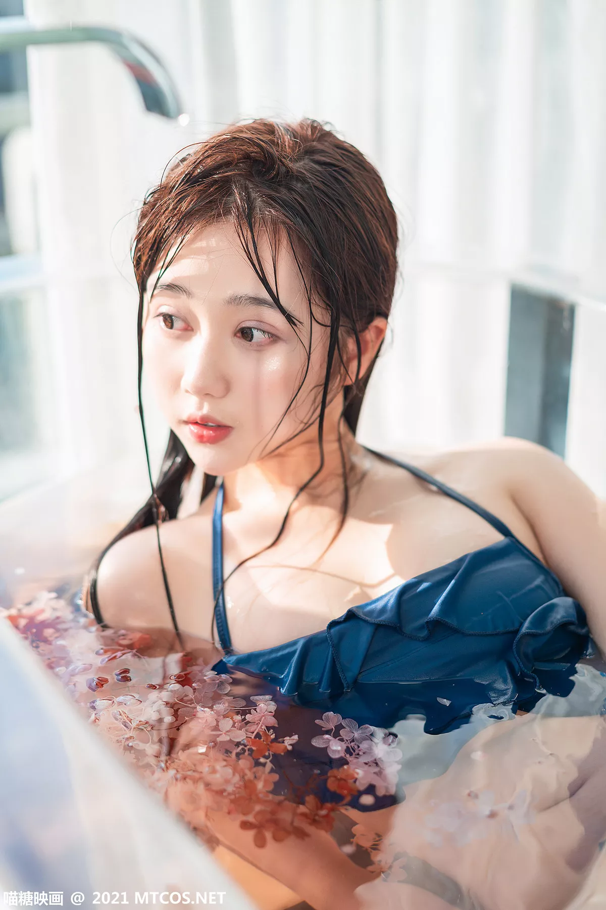 Xgyw.Org_[喵糖映画]Vol.361_靓丽小美女私房浴缸里性感比基尼秀完美身材迷人诱惑写真35P