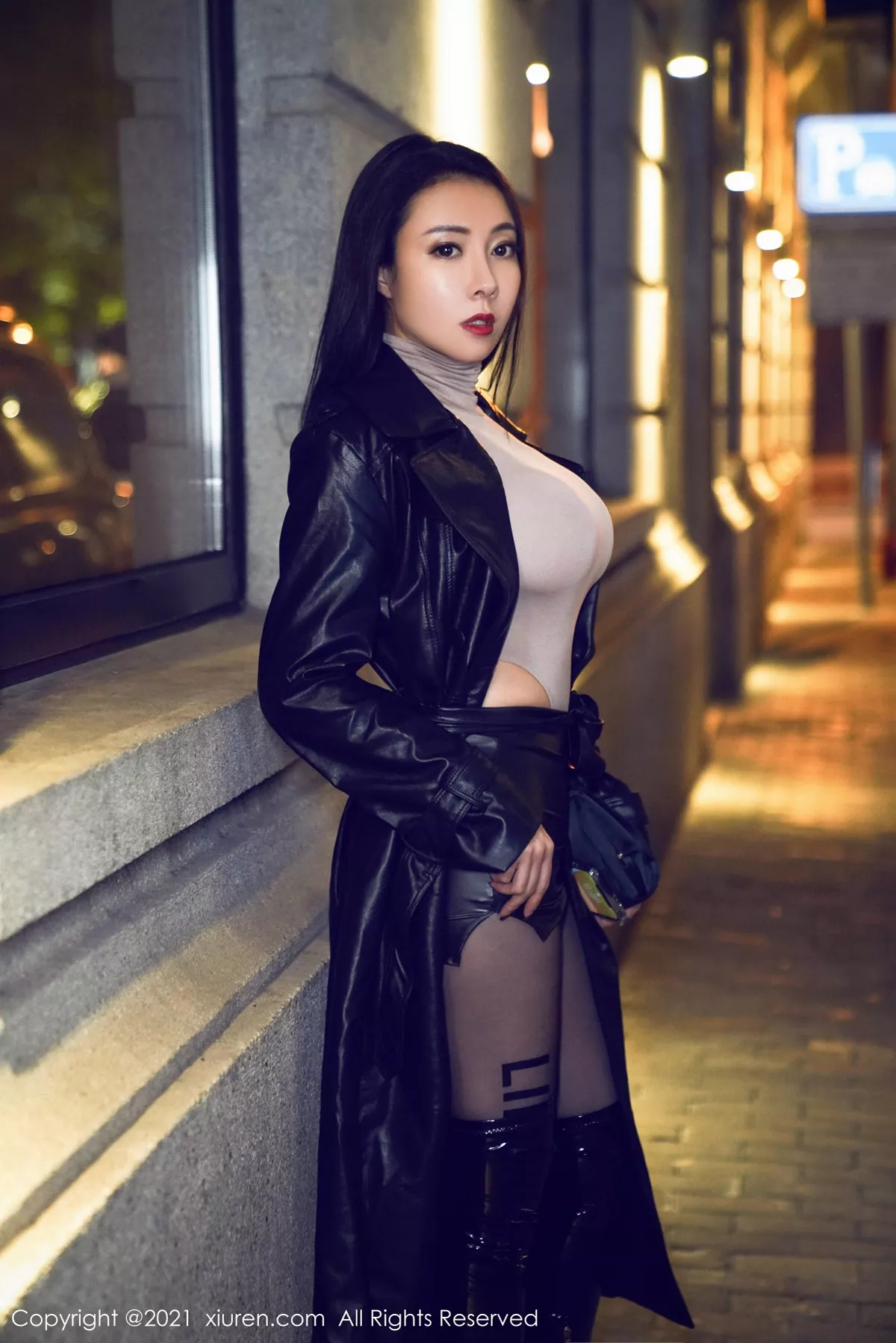 Xgyw.Org_XiuRen第3207期_御姐果儿Victoria江浙沪旅拍真空高叉连体衣配黑丝裤袜撩人诱惑写真50P