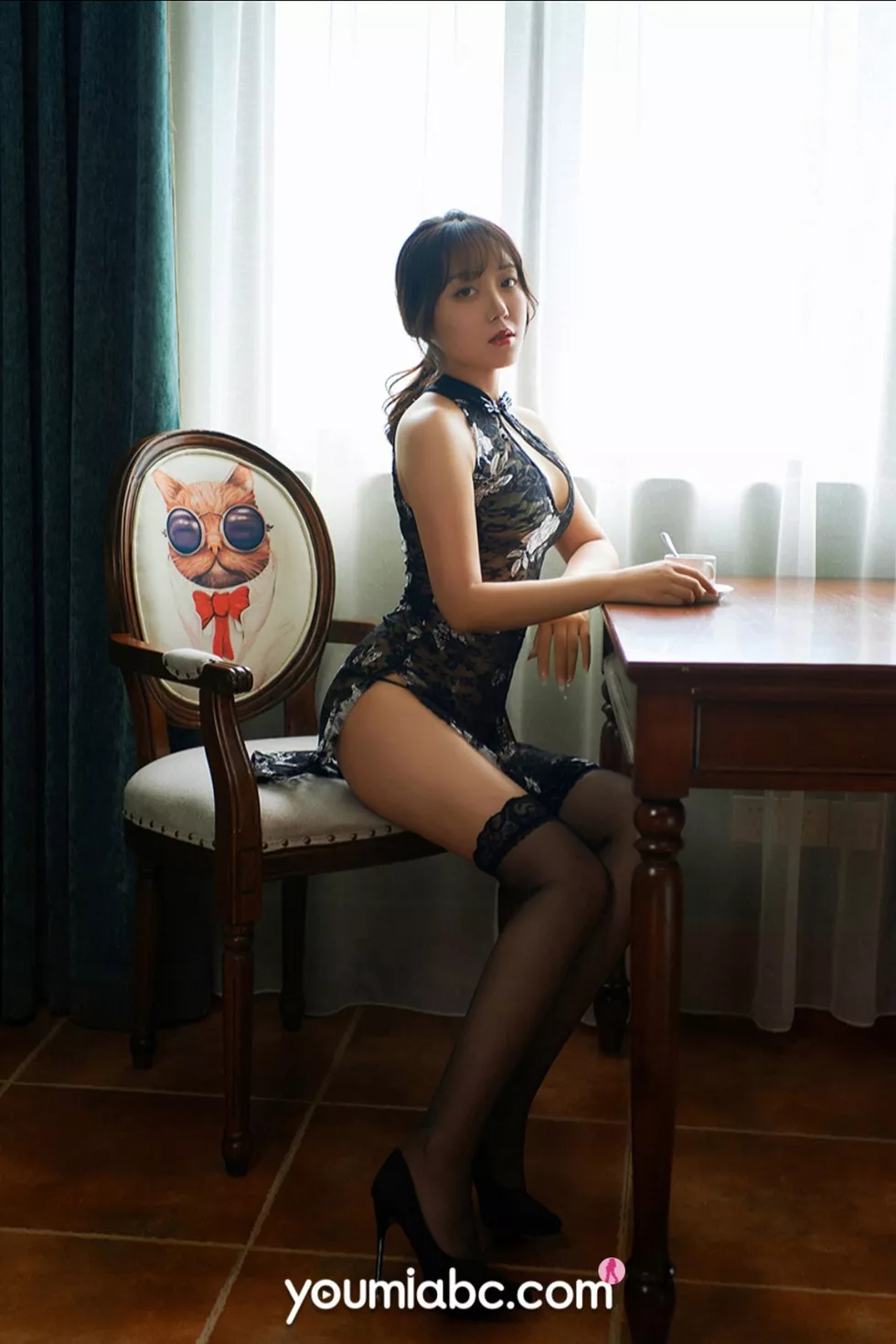 Xgyw.Org_[YouMi尤蜜]Vol.614_嫩模安璐璐私房高开衩旗袍半撩露黑色丁字裤秀翘臀极致诱惑写真27P