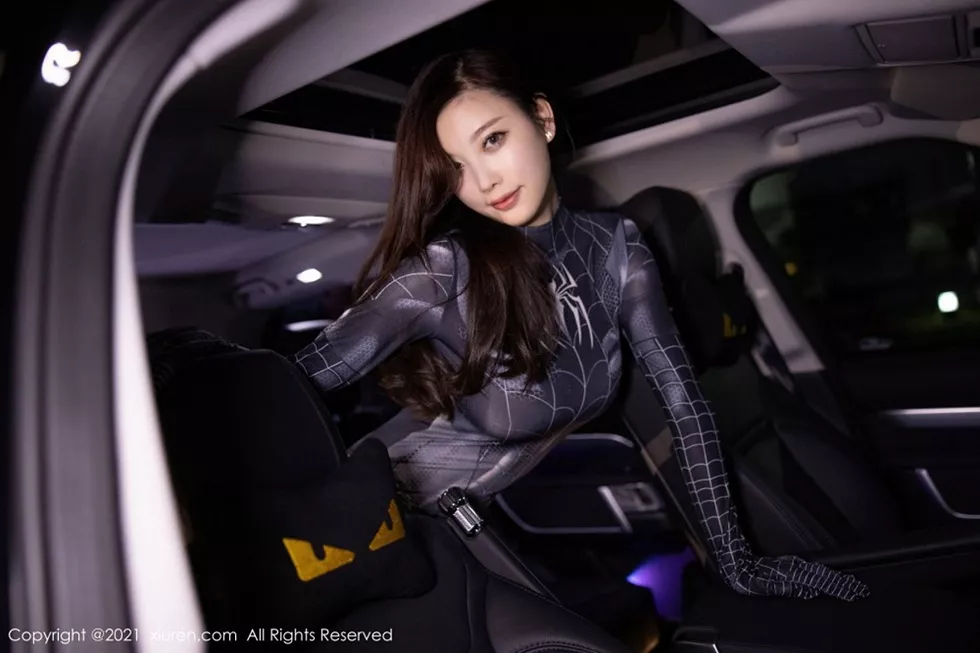 Xgyw.Org_XiuRen第3128期_女神杨晨晨sugar豪车里蜘蛛侠服饰主题紧身秀凹凸惹火身材诱惑写真54P