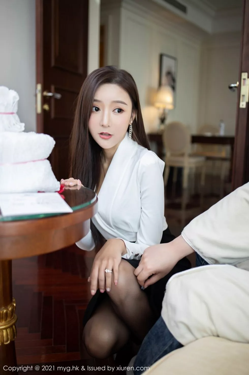Xgyw.Org_[MyGirl美媛馆]Vol.492_女神王馨瑶yanni上司过生日主题黑裙下黑丝裤袜秀美腿诱惑写真88P