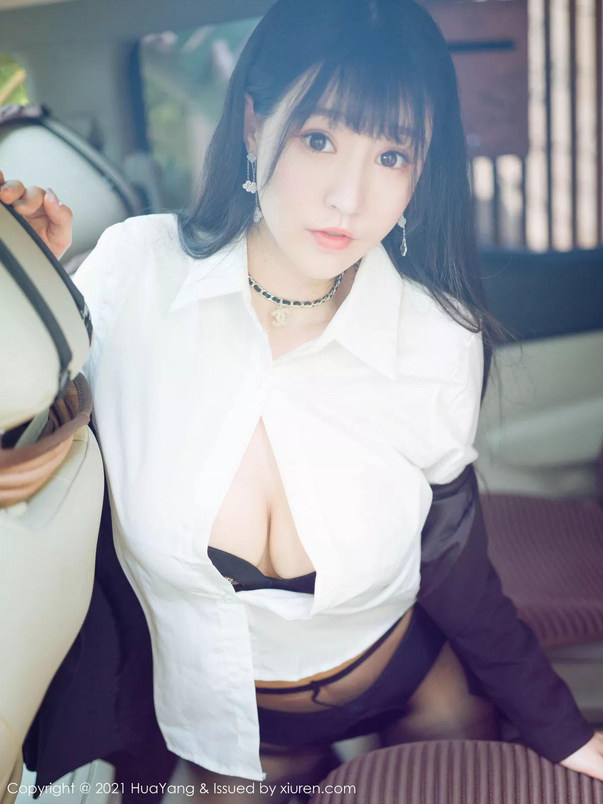 Xgyw.Org_[HuaYang花漾]Vol.383_女神朱可儿Flower三亚旅拍车拍系列主题半脱露豪乳诱惑写真73P