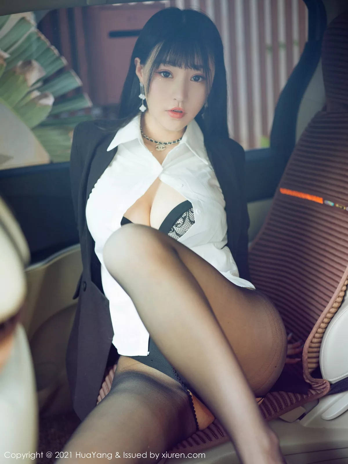 Xgyw.Org_[HuaYang花漾]Vol.383_女神朱可儿Flower三亚旅拍车拍系列主题半脱露豪乳诱惑写真73P