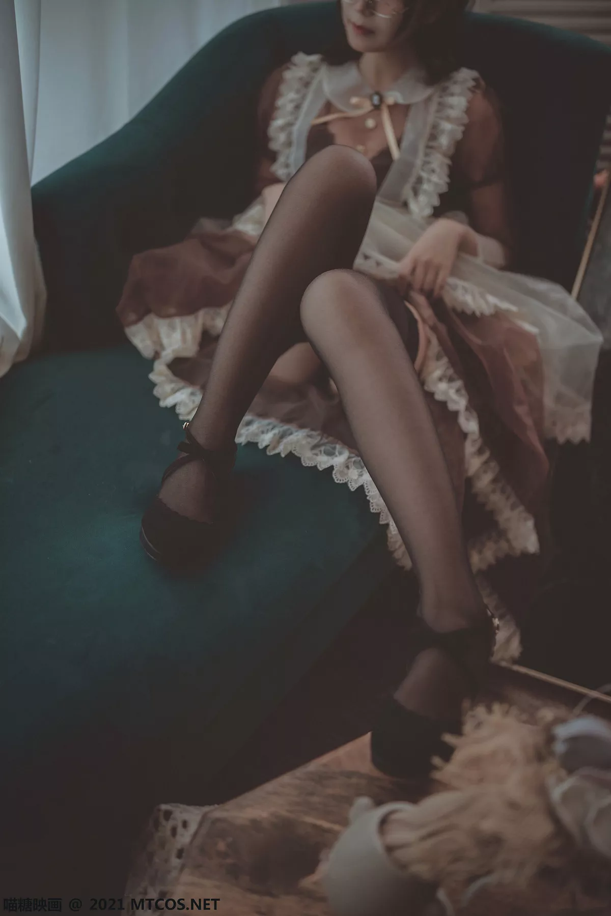 Xgyw.Org_[喵糖映画]Vol.373_眼镜美少女私房猫耳女仆装薄纱裙配黑丝裤袜秀完美身材写真20P