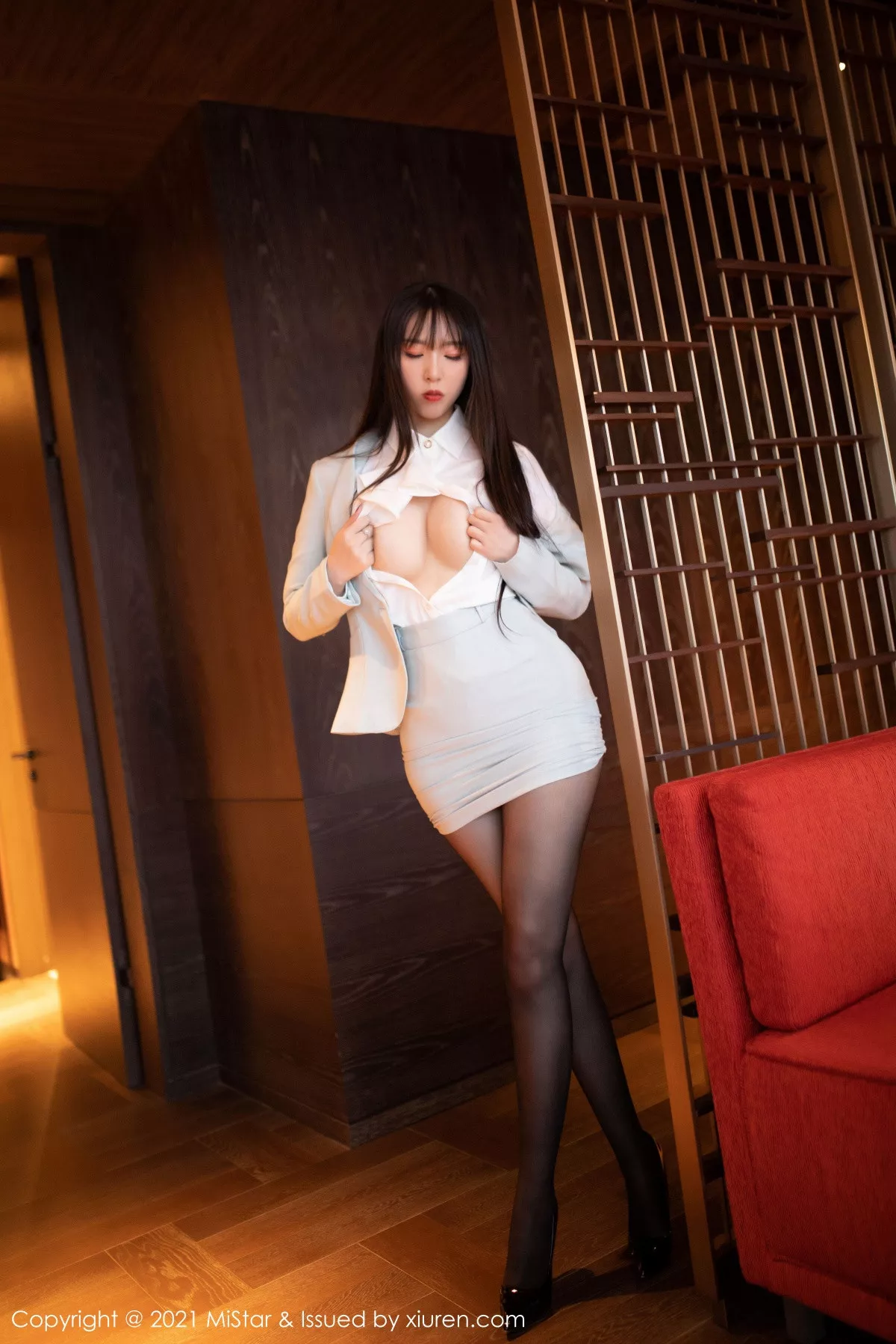 Xgyw.Org_[MiStar魅妍社]Vol.328_嫩模小波多职场制服黑丝OL主题半撩露无内黑丝裤袜诱惑写真46P