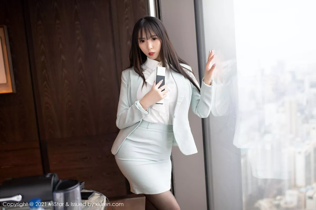 Xgyw.Org_[MiStar魅妍社]Vol.328_嫩模小波多职场制服黑丝OL主题半撩露无内黑丝裤袜诱惑写真46P