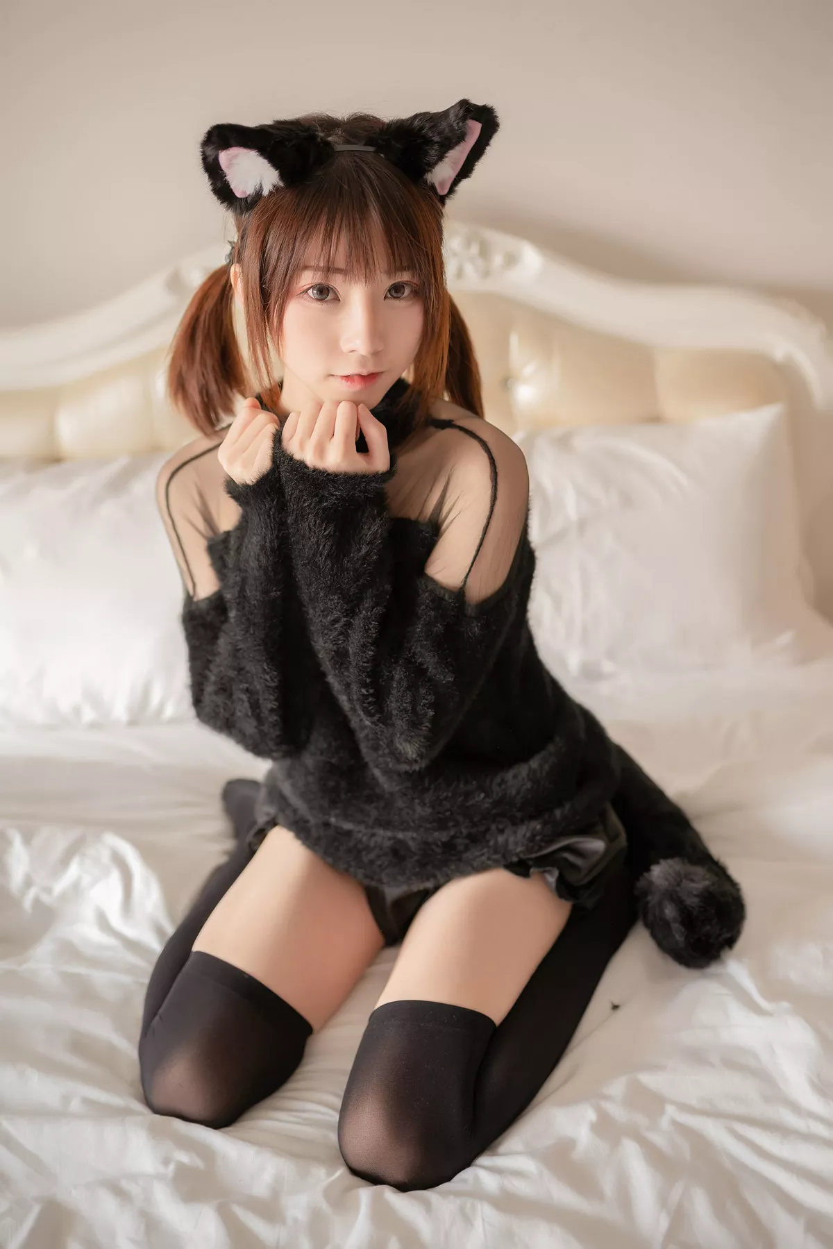 Xgyw.Org_动漫博主Kitaro_绮太郎黑喵主题私房床上黑丝腿袜秀白嫩美腿迷人诱惑写真45P