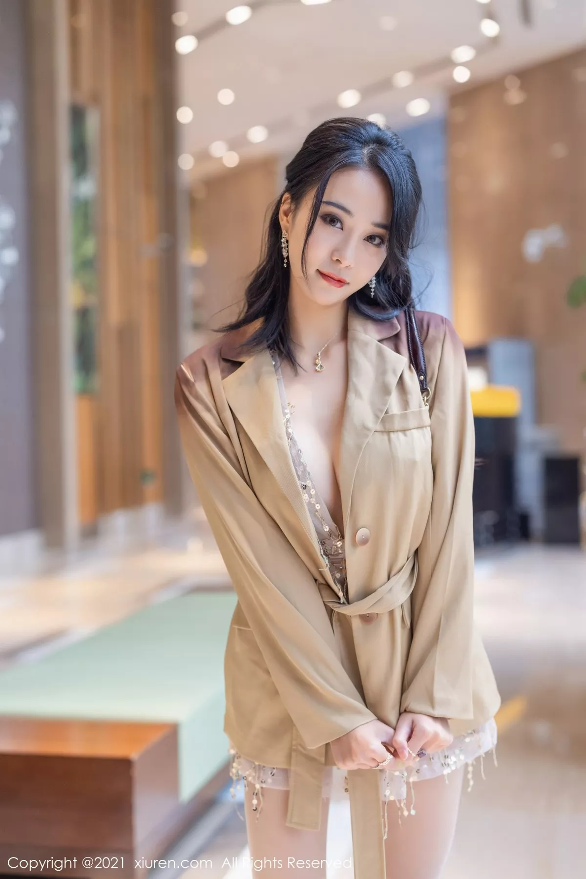 Xgyw.Org_XiuRen第3378期_嫩模蓝夏Akasha私房华丽吊裙半脱露豪乳遮点极致诱惑写真36P