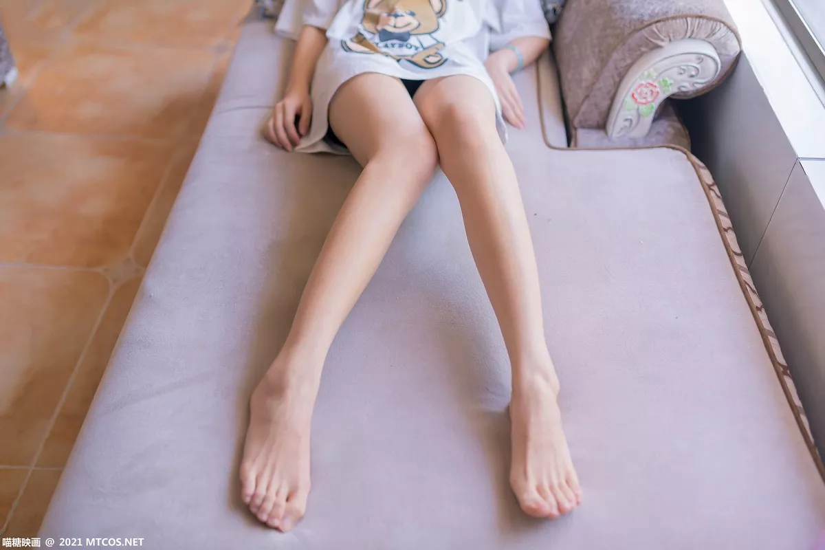 Xgyw.Org_[喵糖映画]Vol.405_靓丽美少女私房白色卡通短袖长T秀翘臀美腿迷人诱惑写真42P