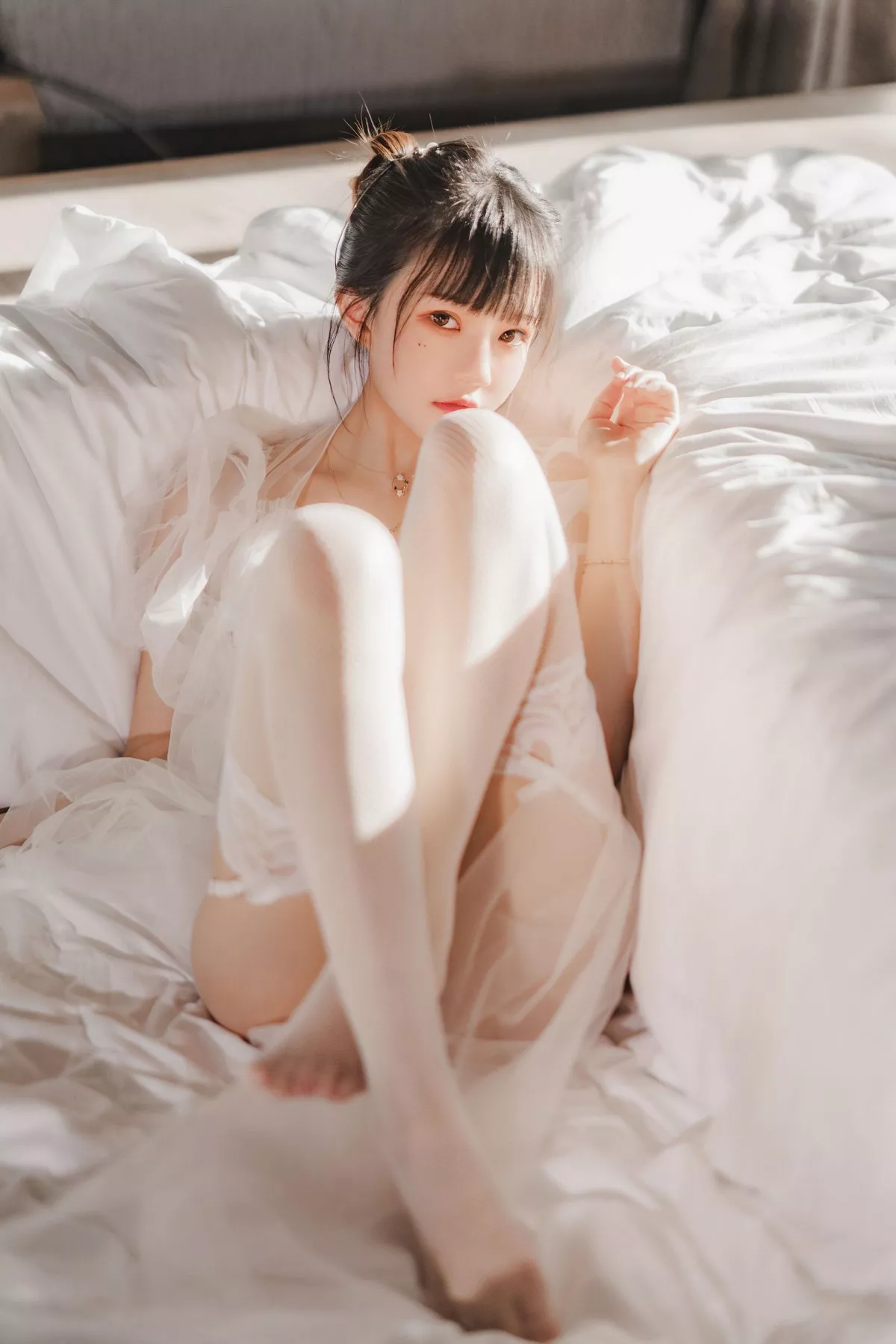 Xgyw.Org_网络美女桜桃喵白纱糖主题白色情趣内衣配蕾丝吊袜秀火辣身材完美诱惑写真65P