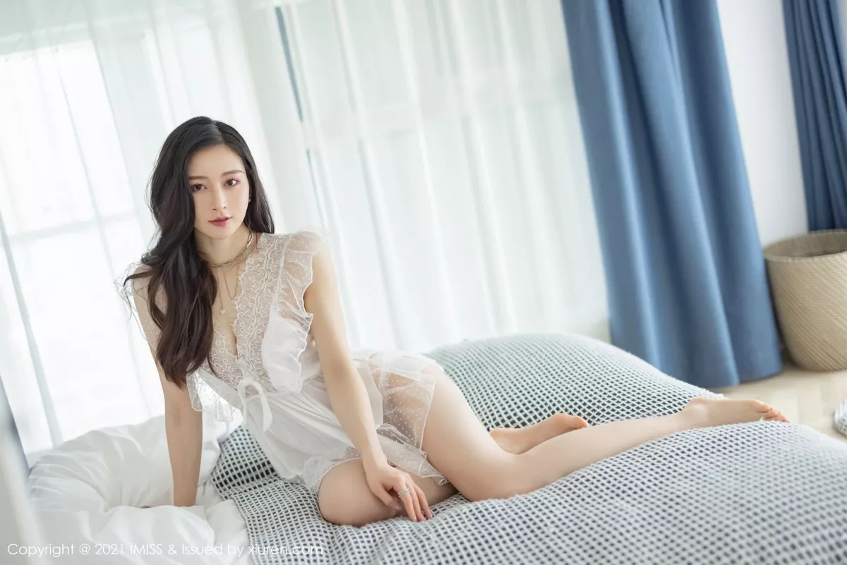 Xgyw.Org_[IMISS爱蜜社]Vol.592_气质美女Vanessa私房床上白色薄纱睡衣秀完美身材诱惑写真44P