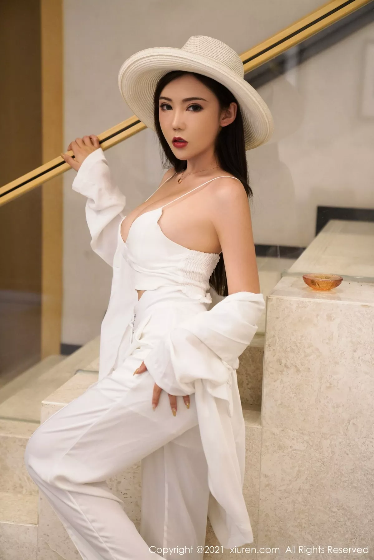 Xgyw.Org_XiuRen第3332期_嫩模萌汉药baby北京旅拍白色职场职业装半脱秀丰满身材诱惑写真49P
