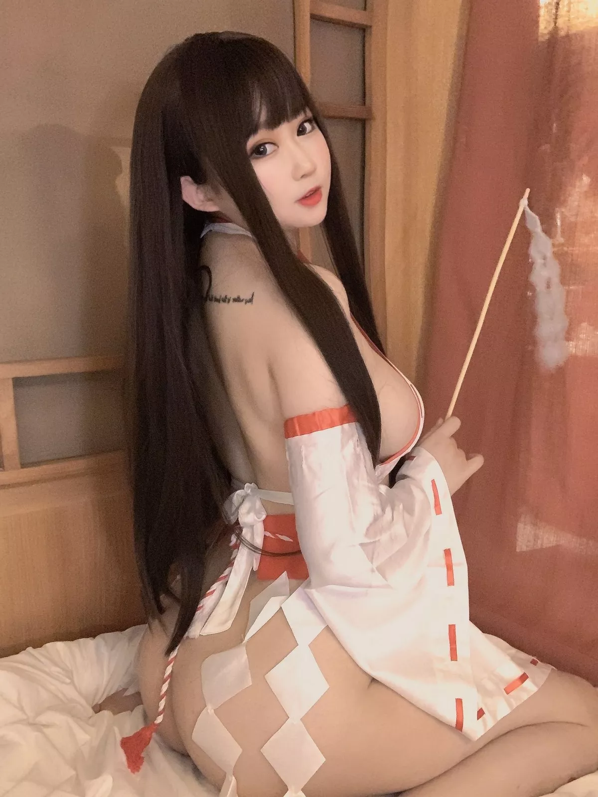 Xgyw.Org_蜜桃少女是依酱呀女巫主题性感女巫服饰秀火辣身材露豪乳翘臀诱惑写真41P
