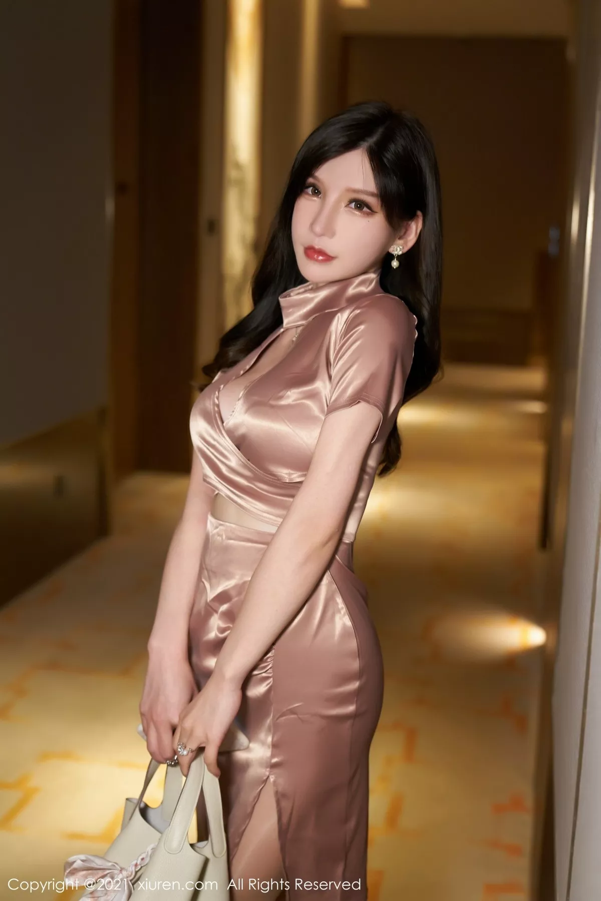 Xgyw.Org_XiuRen第3338期_女神周于希Sandy私房半脱露黑色内衣超薄闪亮肉丝裤袜诱惑写真70P