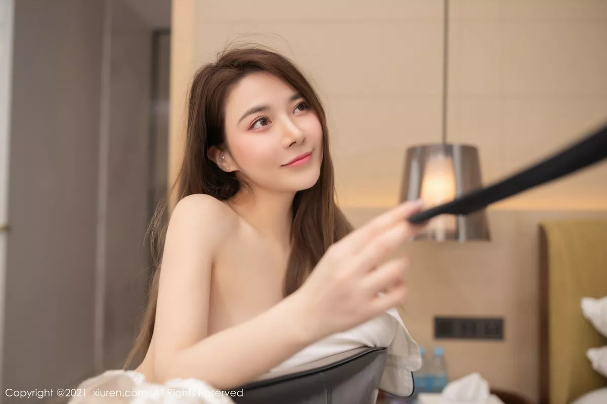 Xgyw.Org_XiuRen第3339期_嫩模鱼子酱Fish成都旅拍宾馆剧情主题半脱秀完美身材诱惑写真74P