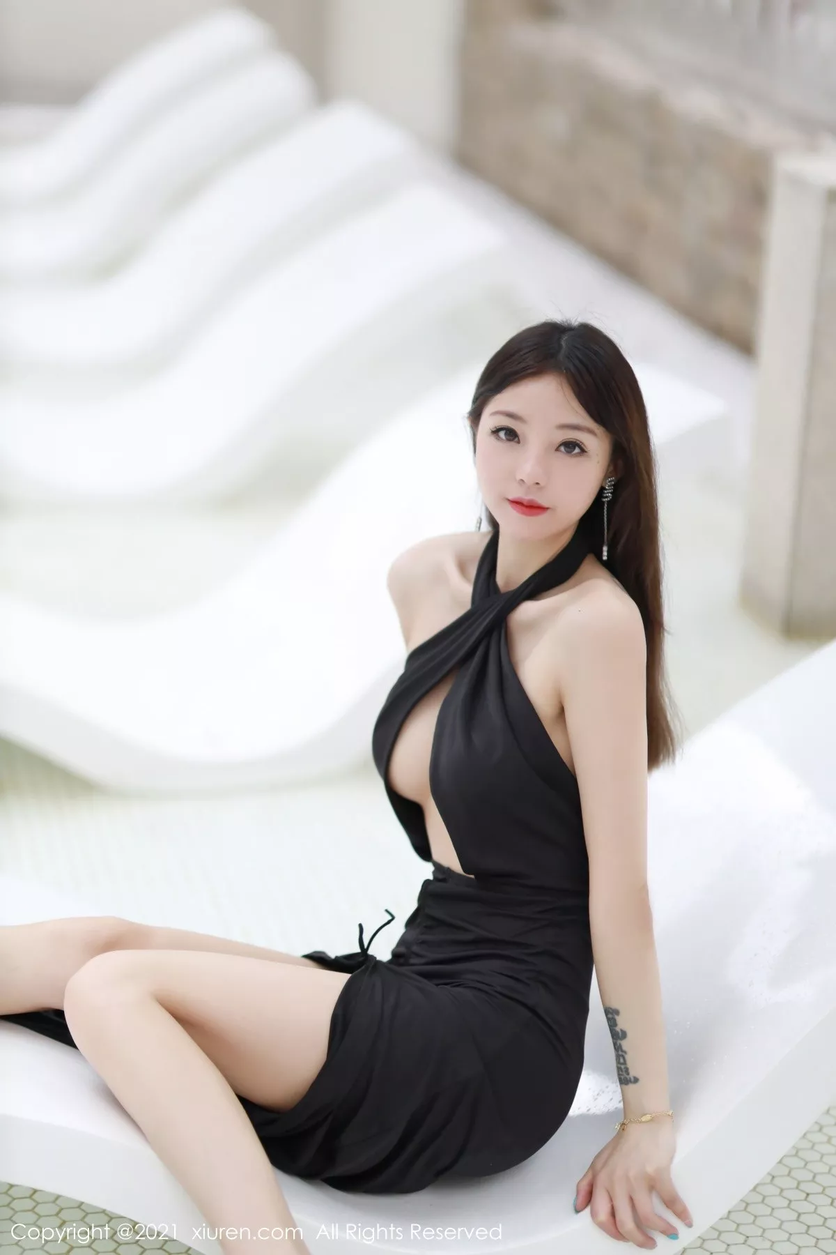 Xgyw.Org_XiuRen第3487期_嫩模佘贝拉bella西双版纳旅拍黑色典雅真空连衣裙完美诱惑写真76P
