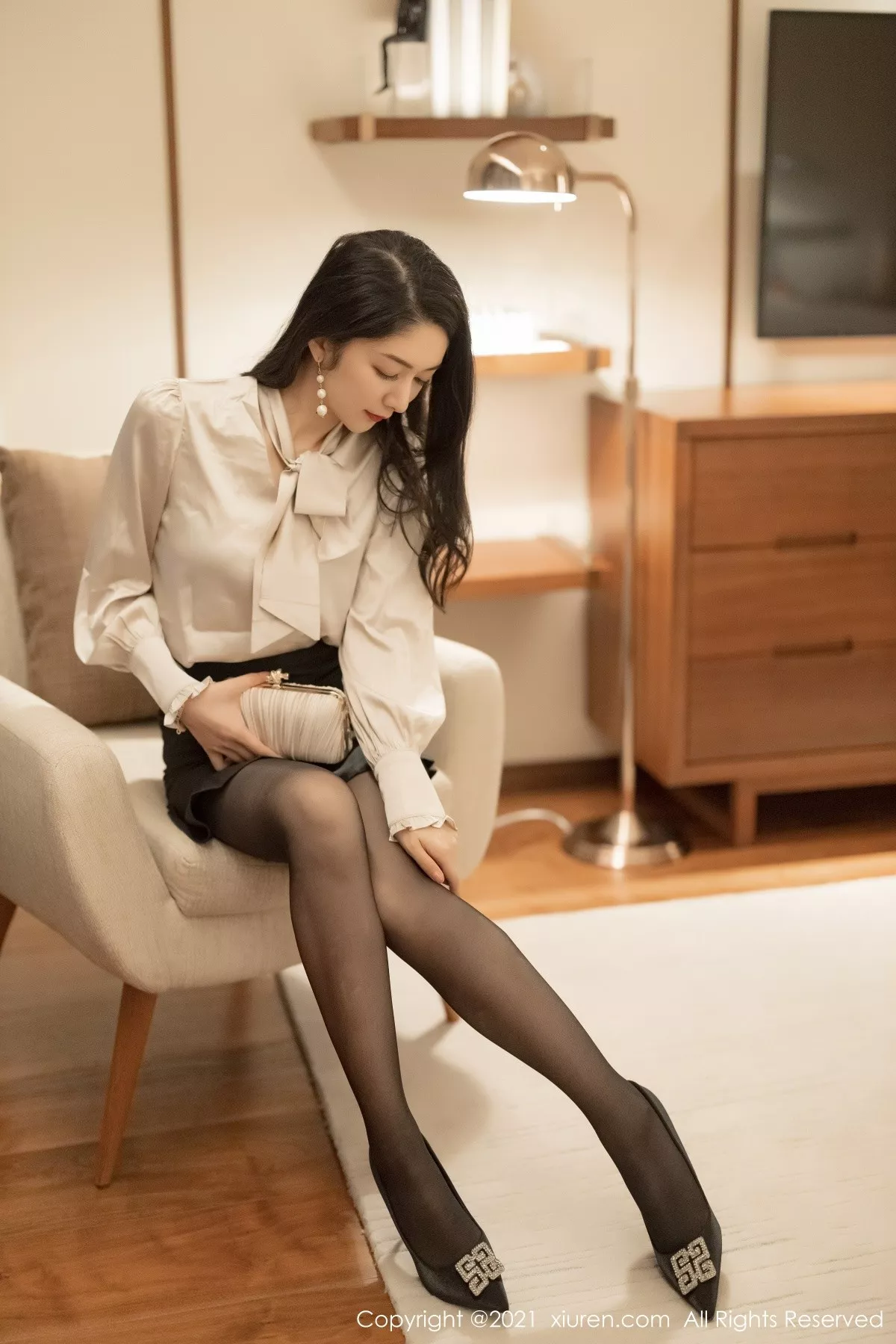 Xgyw.Org_XiuRen第3488期_女神Angela00眼镜OL制服短裙下超薄黑丝裤袜极致魅惑写真71P