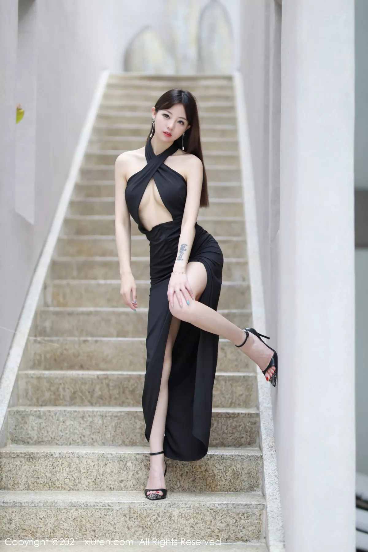 Xgyw.Org_XiuRen第3487期_嫩模佘贝拉bella西双版纳旅拍黑色典雅真空连衣裙完美诱惑写真76P