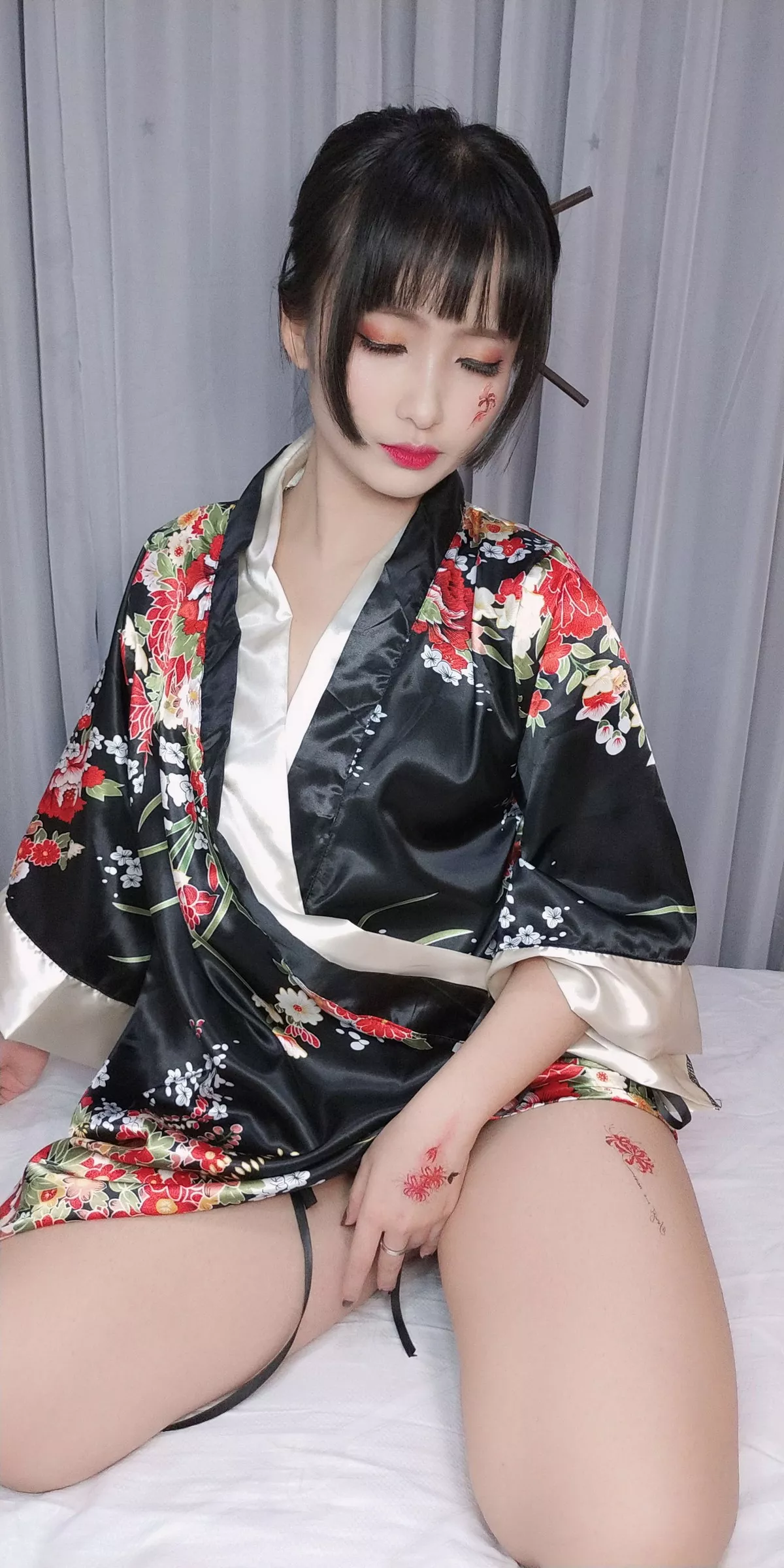 Xgyw.Org_动漫博主洛璃LoLiSAMA歌舞伎主题真空服饰配黑色丁字裤惹火诱惑写真92P