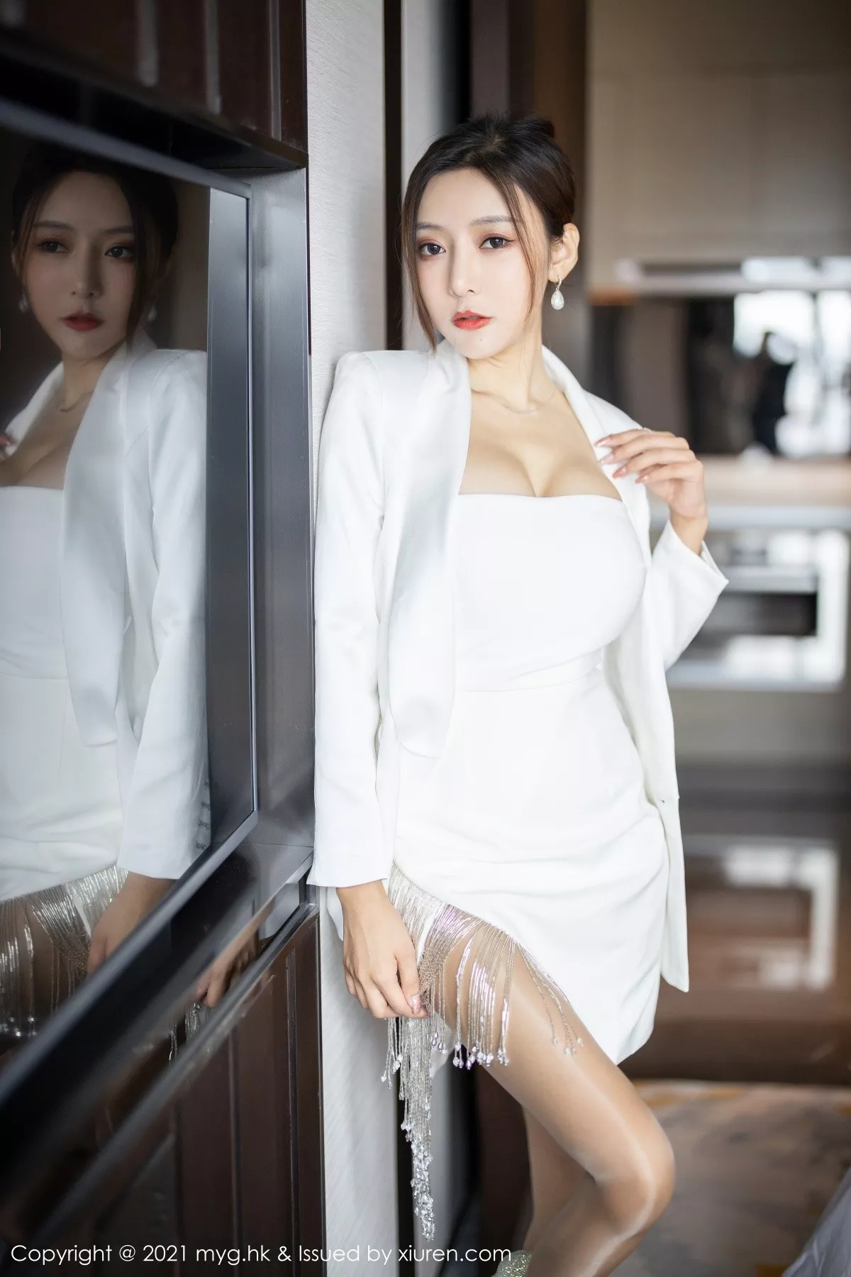 Xgyw.Org_[MyGirl美媛馆]Vol.541_女神王馨瑶yanni江浙沪旅拍抹胸服饰秀丰盈雪峰迷人诱惑写真57P