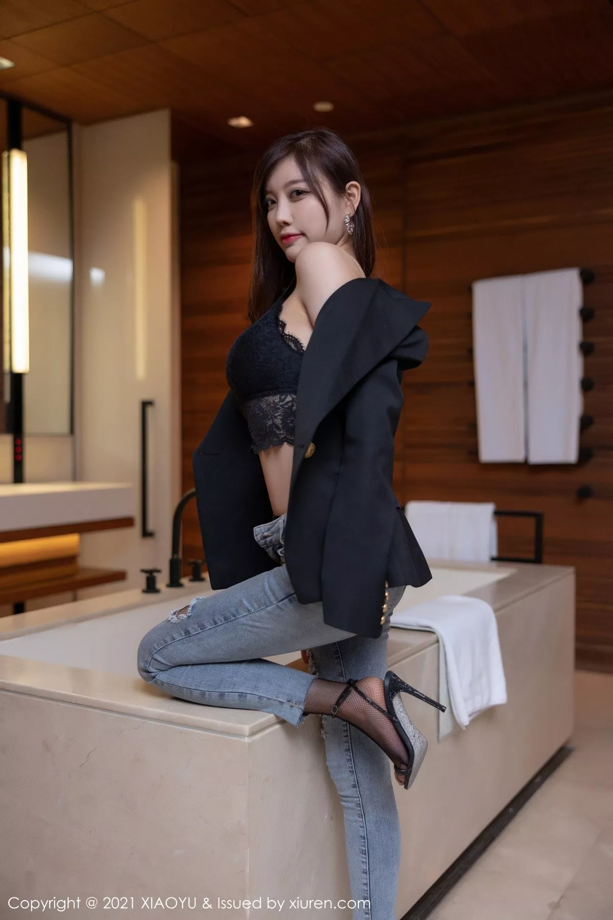 Xgyw.Org_[XiaoYu画语界]Vol.533_女神杨晨晨Yome青岛旅拍床上性感内衣配黑丝渔网完美诱惑写真78P