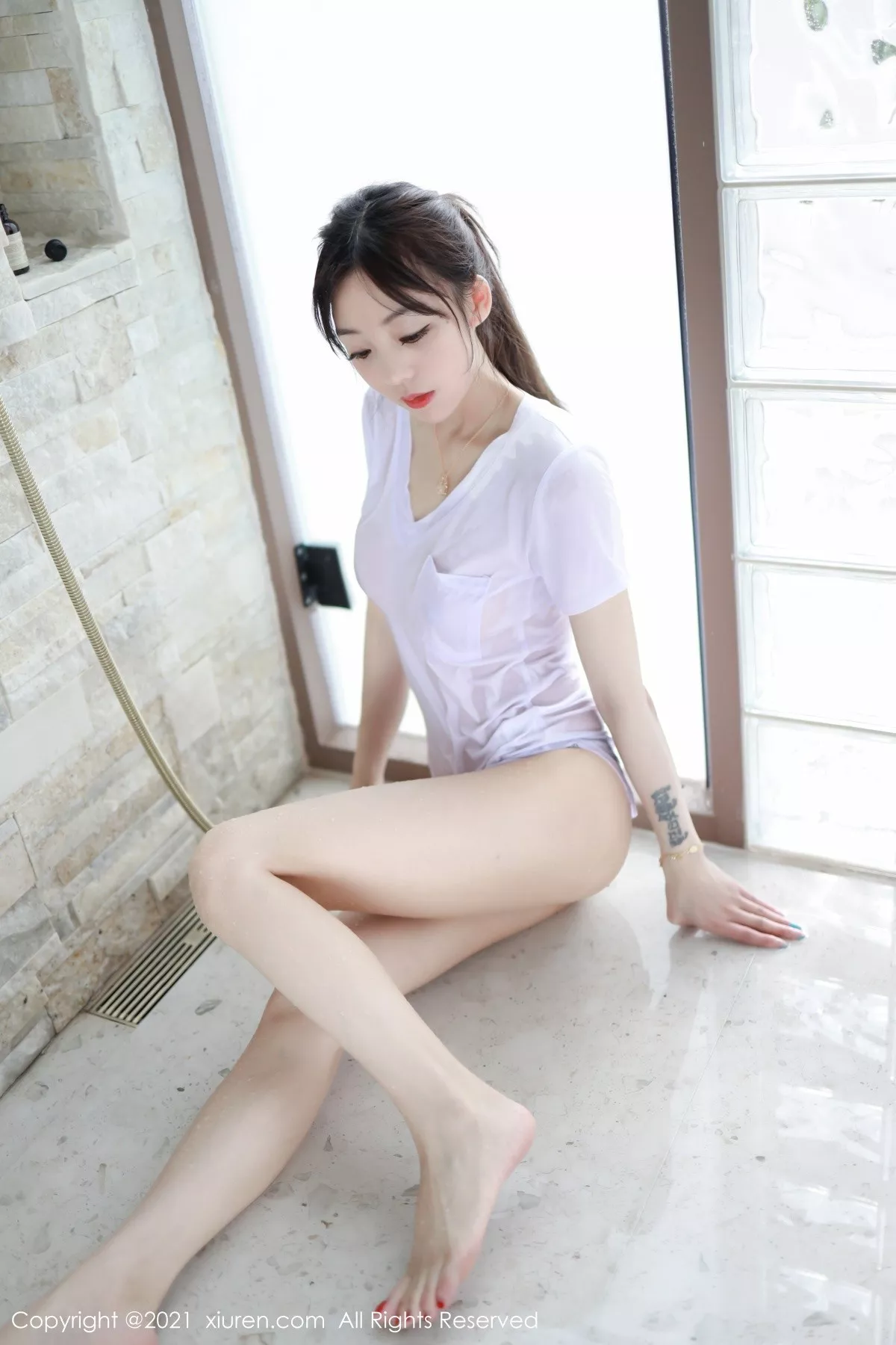 Xgyw.Org_XiuRen第3637期_模特佘贝拉bella西双版纳旅拍浴室紧身运动装湿身撩人诱惑写真41P