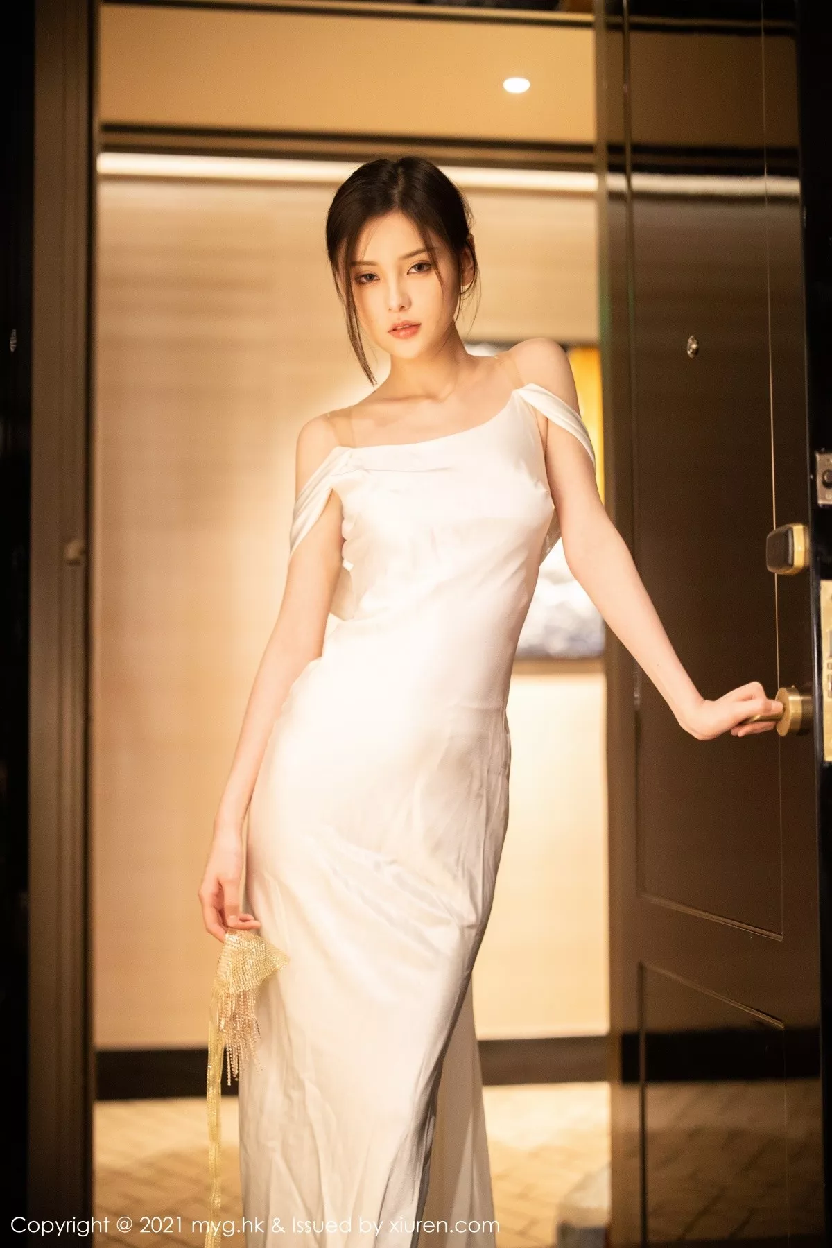 Xgyw.Org_[MyGirl美媛馆]Vol.552_模特小夕juju江浙沪旅拍白色新娘服饰配肉丝裤袜迷人诱惑写真86P