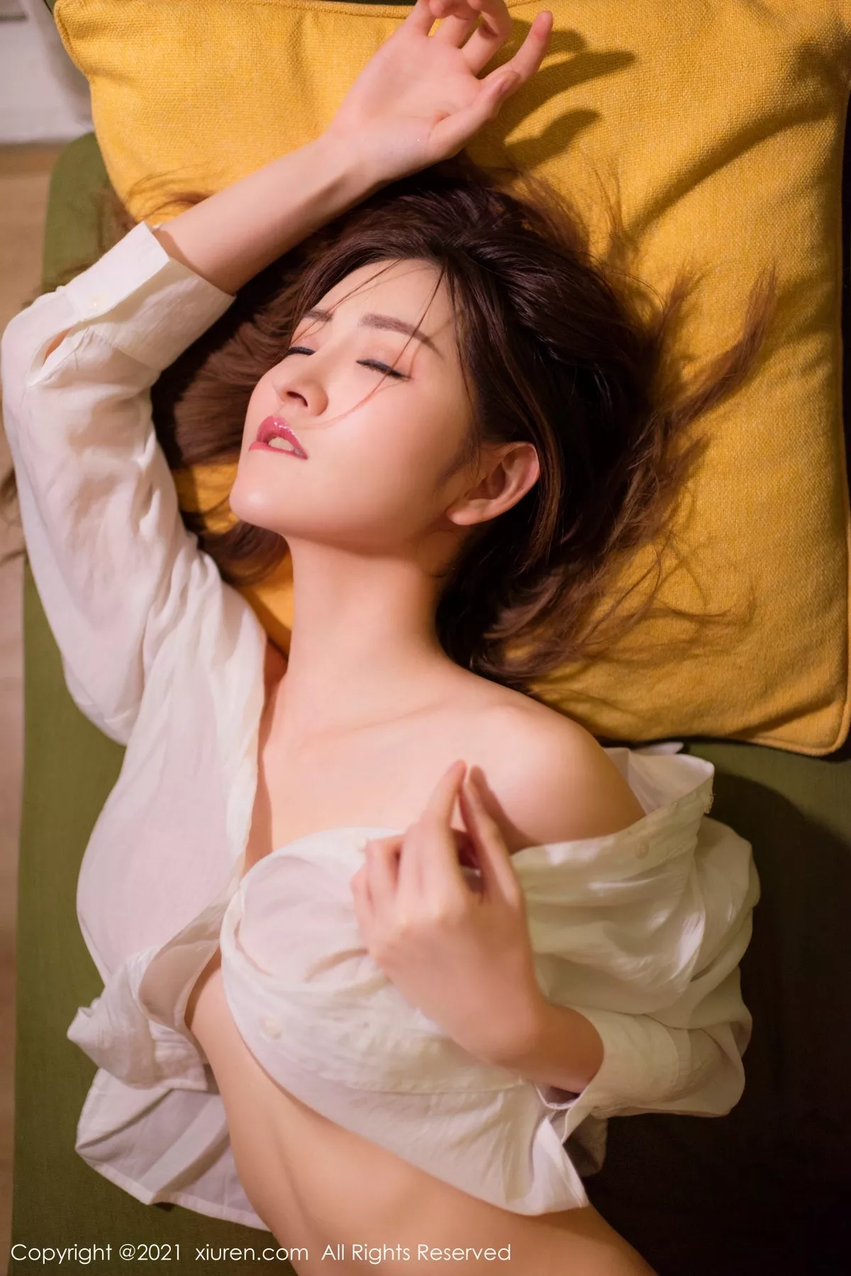 Xgyw.Org_XiuRen第3688期_模特沈梦瑶私房沙发上真空白衬衣秀诱人胴体火辣诱惑写真43P