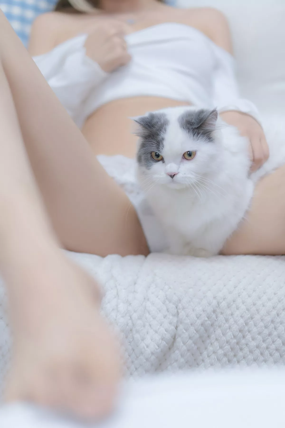 Xgyw.Org_斗鱼主播过期米线线喵我和猫主题半脱露白色蕾丝内衣秀豪乳翘臀诱惑写真90P