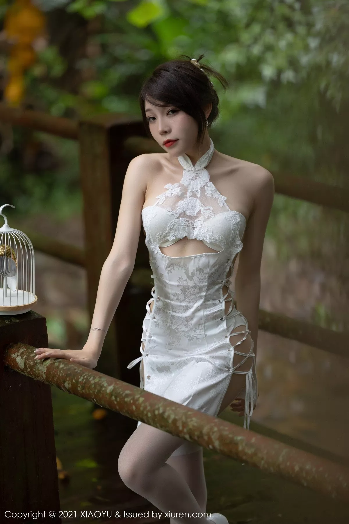 Xgyw.Org_[XiaoYu画语界]Vol.588_女神芝芝Booty户外古韵浪漫旗袍配白丝吊袜秀翘臀撩人诱惑写真79P