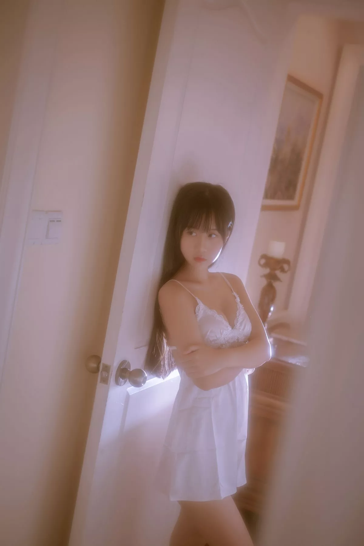 Xgyw.Org_阳光美少女萌芽儿o0居家私房主题白色低胸吊带睡裙秀丰满身材完美诱惑写真43P