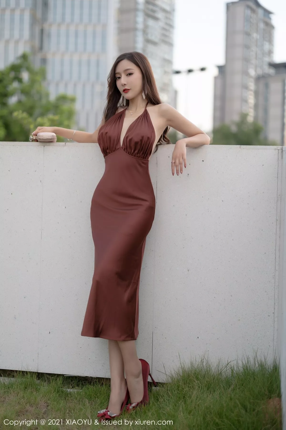 Xgyw.Org_[XiaoYu画语界]Vol.590_女神王馨瑶yanni轻透香槟色吊裙半脱露肉丝裤袜极致魅惑写真95P