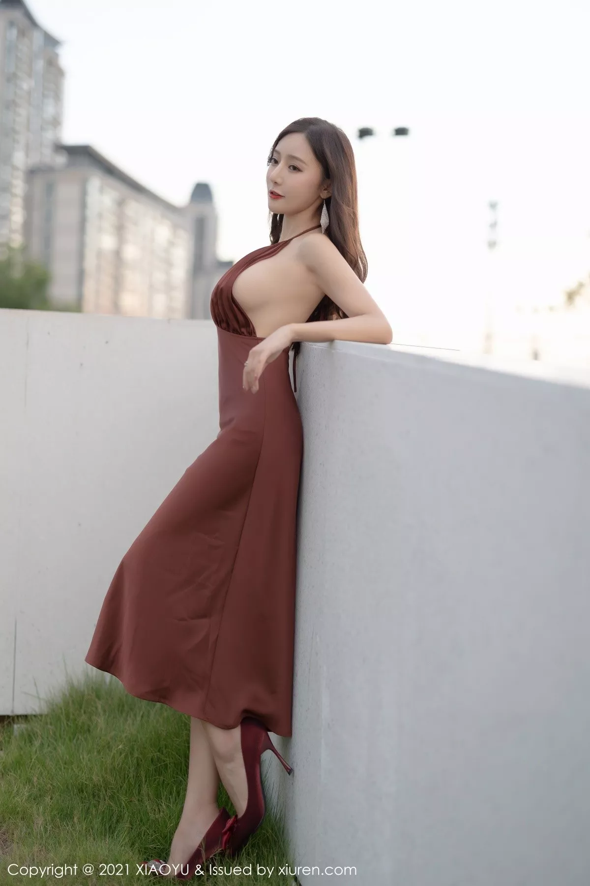 Xgyw.Org_[XiaoYu画语界]Vol.590_女神王馨瑶yanni轻透香槟色吊裙半脱露肉丝裤袜极致魅惑写真95P