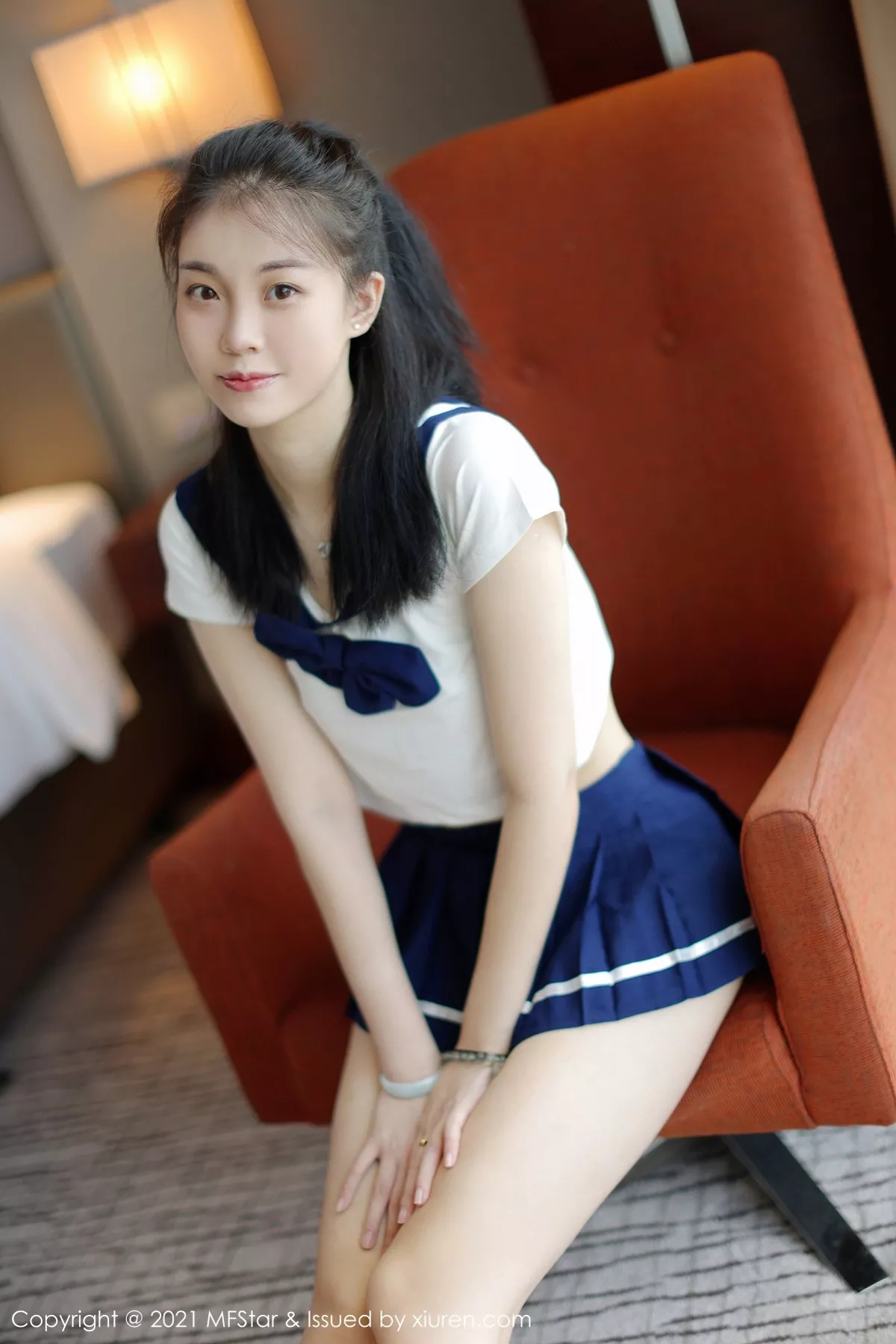 Xgyw.Org_[MFStar模范学院]Vol.526_模特一颗甜蛋黄a私房性感JK制服半脱秀翘臀美腿诱惑写真50P