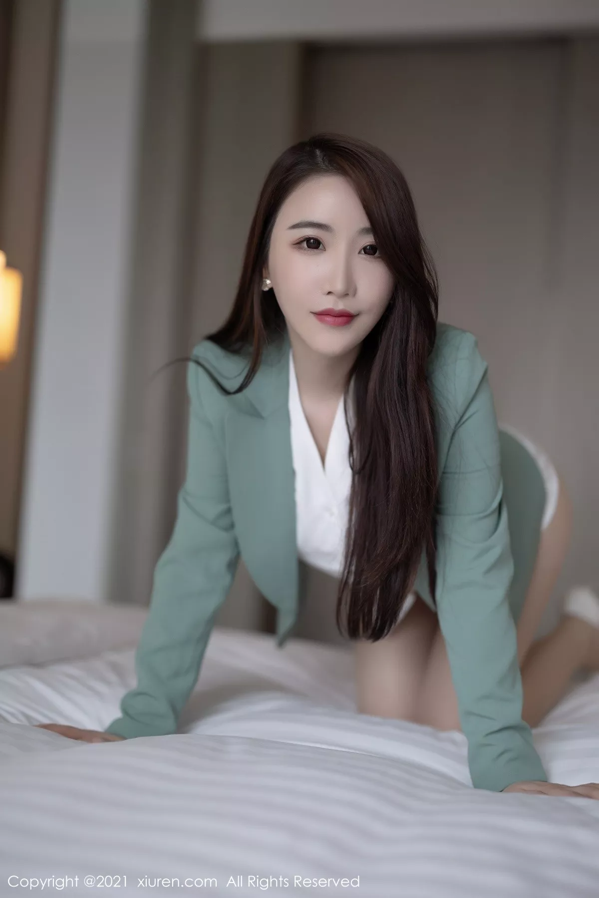 Xgyw.Org_XiuRen第3728期_女神Cherry绯月樱江浙沪旅拍脱职业装露性感内衣完美诱惑写真81P