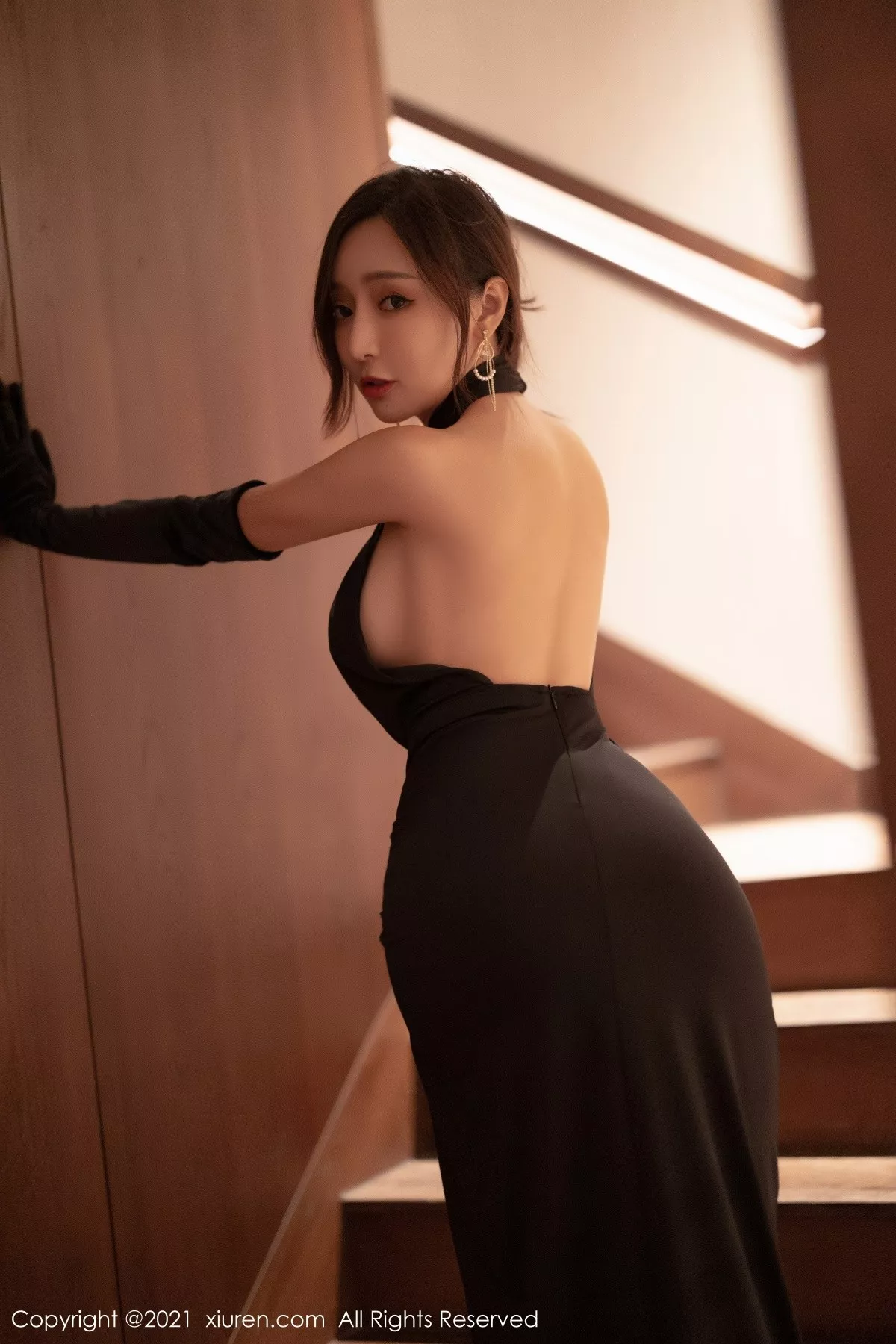 Xgyw.Org_XiuRen第3944期_女神王馨瑶yanni深圳旅拍私房粉色古韵旗袍配肉丝裤袜诱惑写真74P