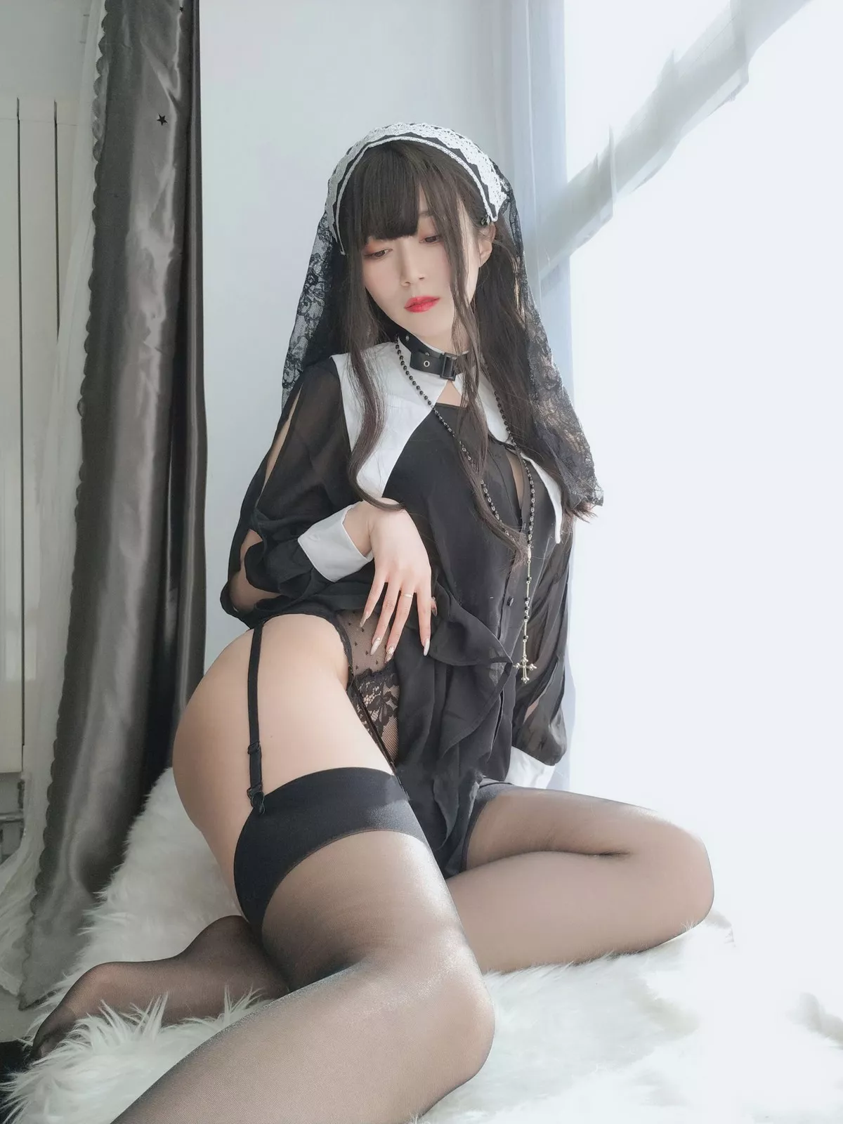 Xgyw.Org_Coser小姐姐白银蕾丝修女主题私房蕾丝情趣内衣配黑丝吊袜秀翘臀诱惑写真60P