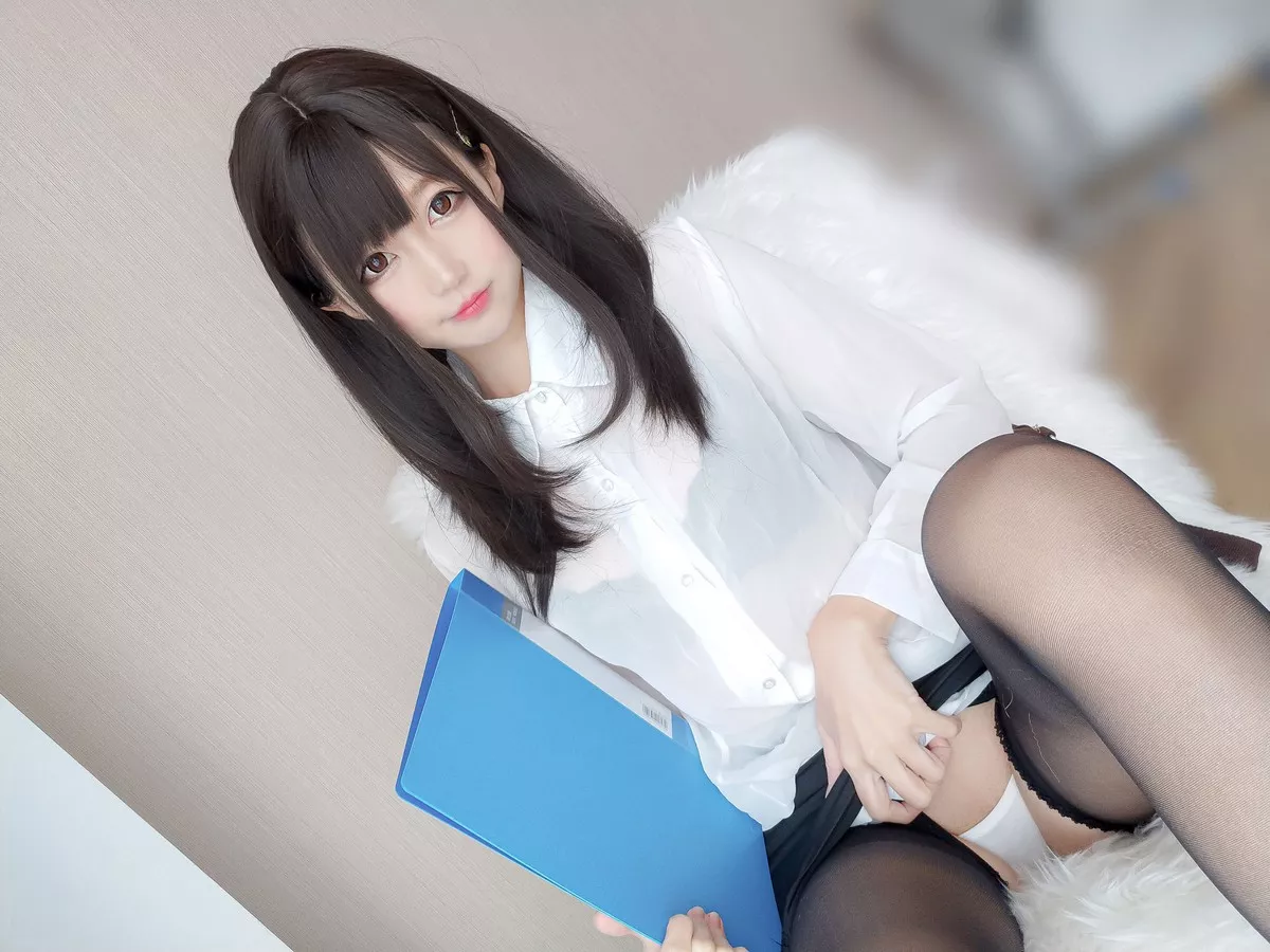 Xgyw.Org_网红美女NAGISA魔物喵黑丝OL主题私房性感白衬衣配开档黑丝裤袜诱惑写真31P