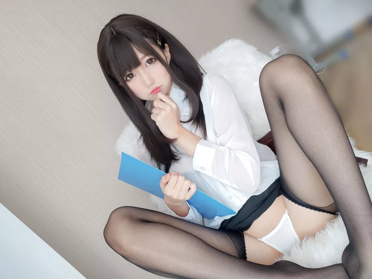 Xgyw.Org_网红美女NAGISA魔物喵黑丝OL主题私房性感白衬衣配开档黑丝裤袜诱惑写真31P