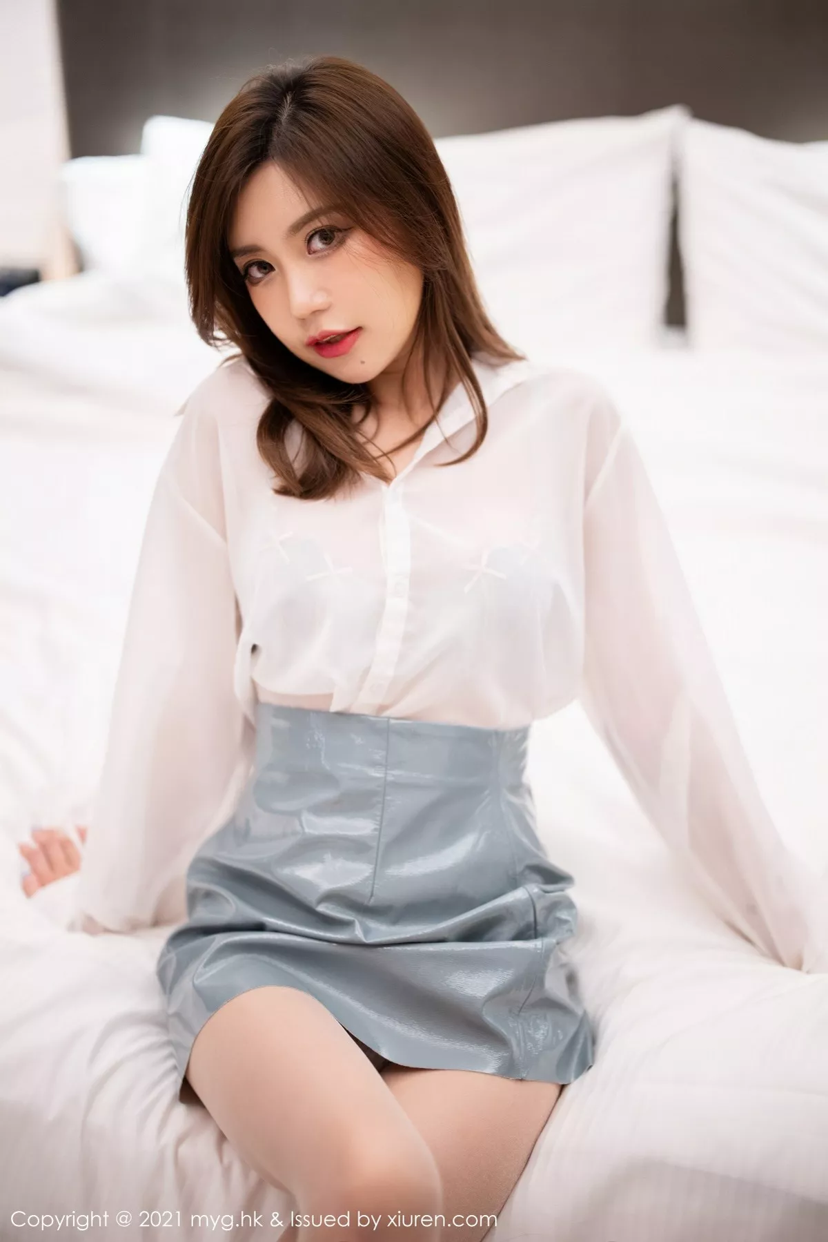 Xgyw.Org_[MyGirl美媛馆]Vol.583_女神绮里嘉Carina杭州旅拍浴室白衬衫半脱露性感内衣诱惑写真86P