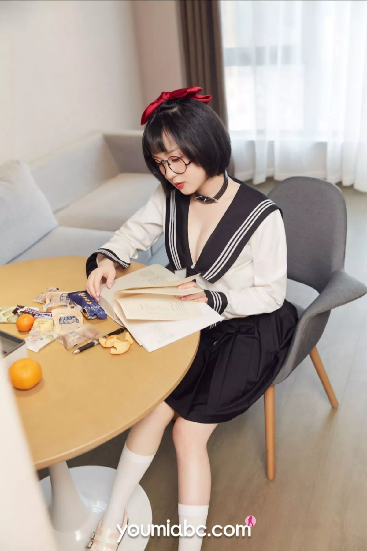 Xgyw.Org_[YouMi尤蜜]Vol.717_模特龙女宝宝家教秘密教学主题私房半脱露完美身材诱惑写真61P