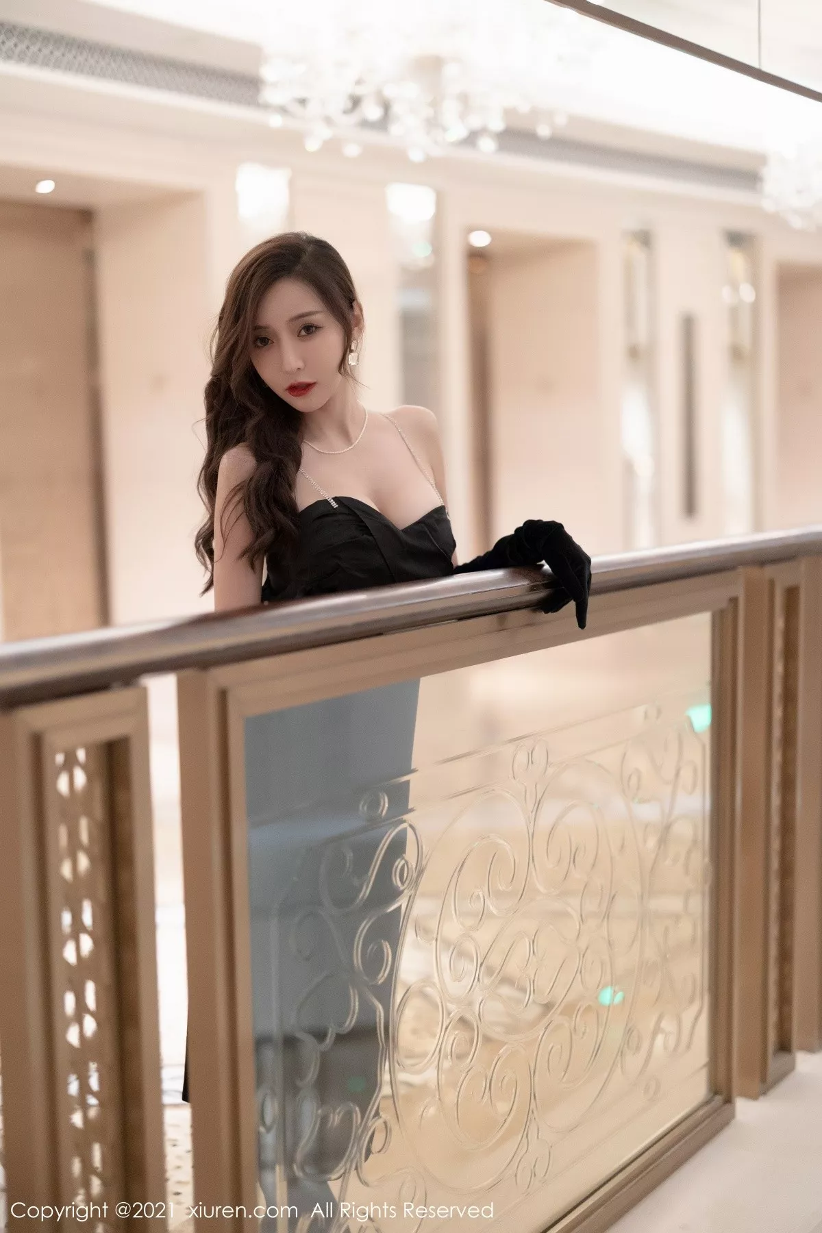 Xgyw.Org_XiuRen第4101期_女神王馨瑶yanni深圳旅拍典雅礼服配无内黑丝秀翘臀诱惑写真57P