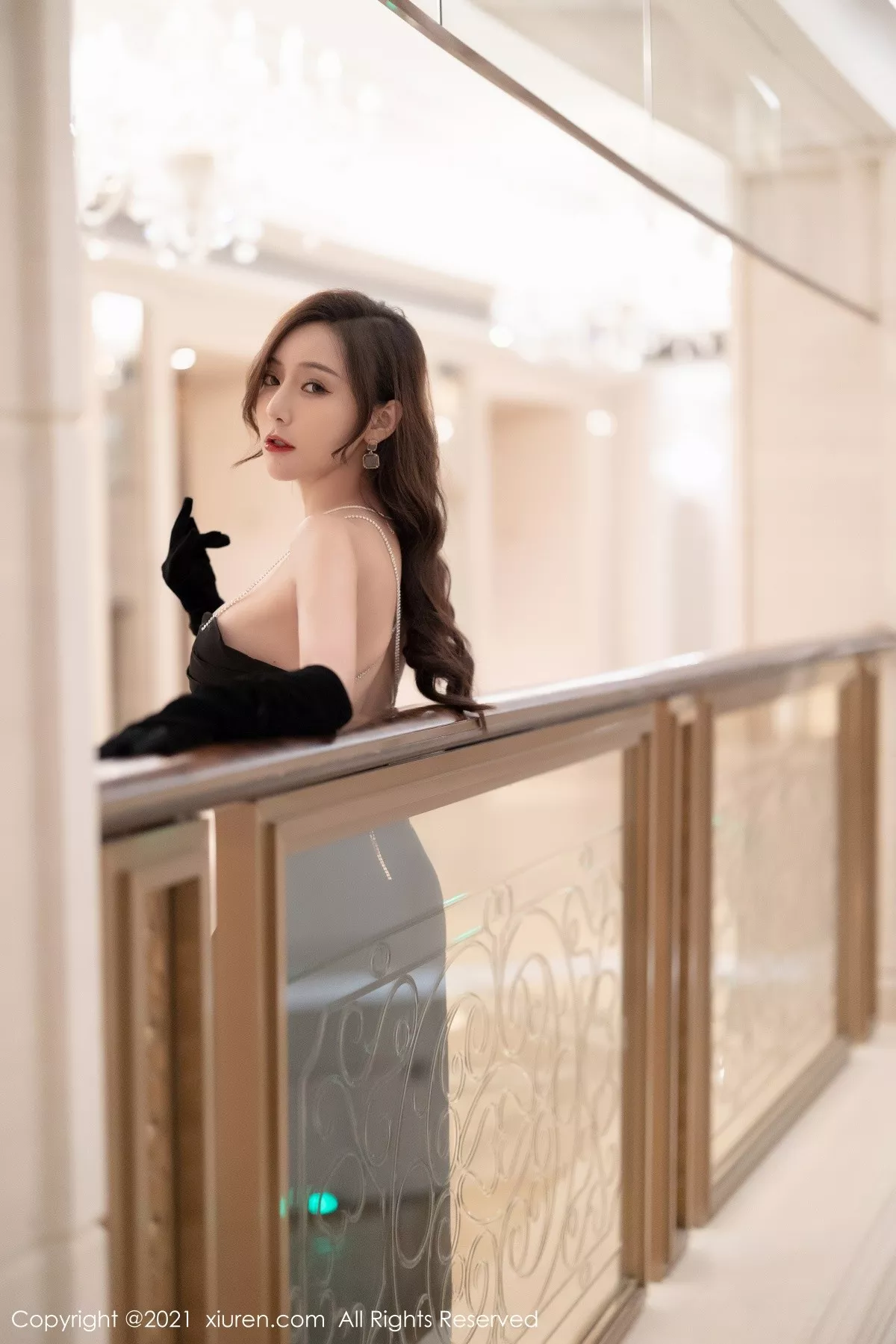 Xgyw.Org_XiuRen第4101期_女神王馨瑶yanni深圳旅拍典雅礼服配无内黑丝秀翘臀诱惑写真57P